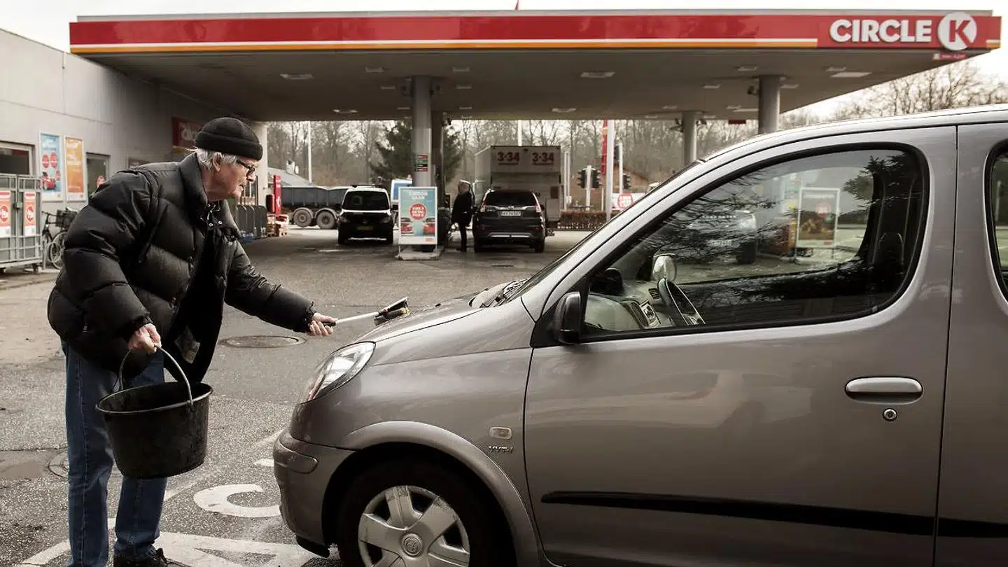 Ved Circle K-tanken i Birkerød blev et ungt par 17. februar 2018 overfaldet af en mand med en økse. Fotoet er taget 19. februar, mens gerningsmanden var på flugt, og mens Birkerøds borgere var dybt bekymrede. Straffesagen mod den formodede gerningsmand begynder torsdag ved Retten i Lyngby.