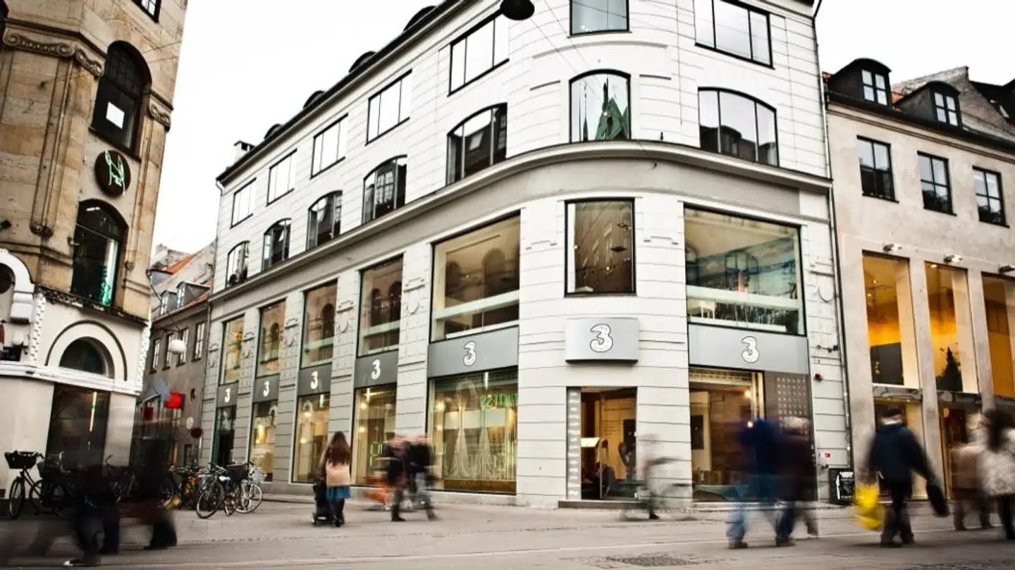 »3« har de seneste år haft held til at trække nye mobilkunder til med sine abonnementer, hvor man frit kan bruge sin telefon uden forhadte roaminggebyrer i store dele af verden. Arkivfoto: »3«