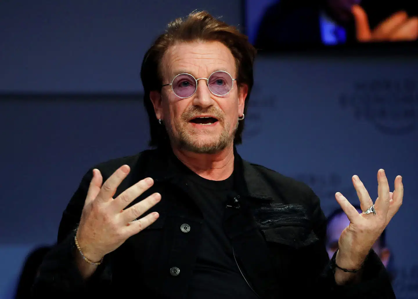 Bono, forsanger i bandet U2, udvider sit samarbejde med den amerikanske private equity-fond TPG, hvor han er medinvestor i Rise-fonden, der disponerr over to milliarder dollar.