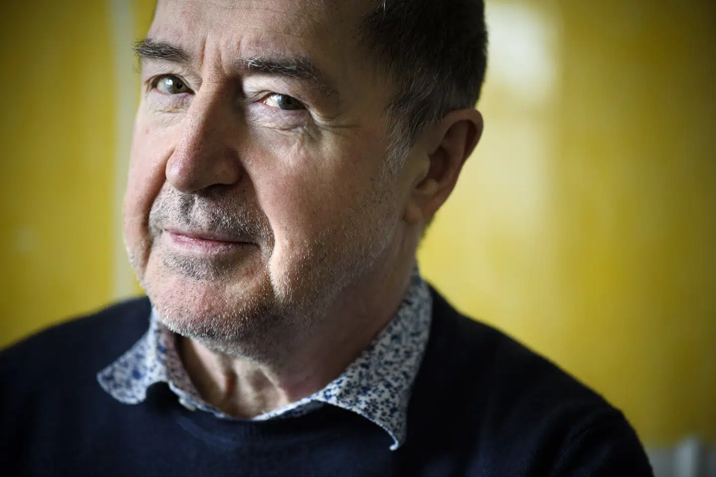 Niels Skousen i sit hjem. Han har i sin kunstnerkarriere gjort sig som musiker, komponist, skuespiller og skribent. 28. januar fylder han 75, og dagen før hyldes han med en koncert i Skuespilhuset i København. Niels Ahlmann Olesen/Ritzau Scanpix