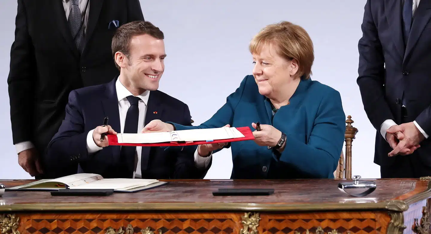 Frankrigs præsident, Emmanuel Macron, og Tysklands kansler, Angela Merkel, underskrev tirsdag Aachen-traktaten. Traktaten har været længe undervejs, men i det skjulte. Allerede i september 2017 slog Macron til lyd for, at der var brug for en ny samarbejdsaftale mellem de to lande.