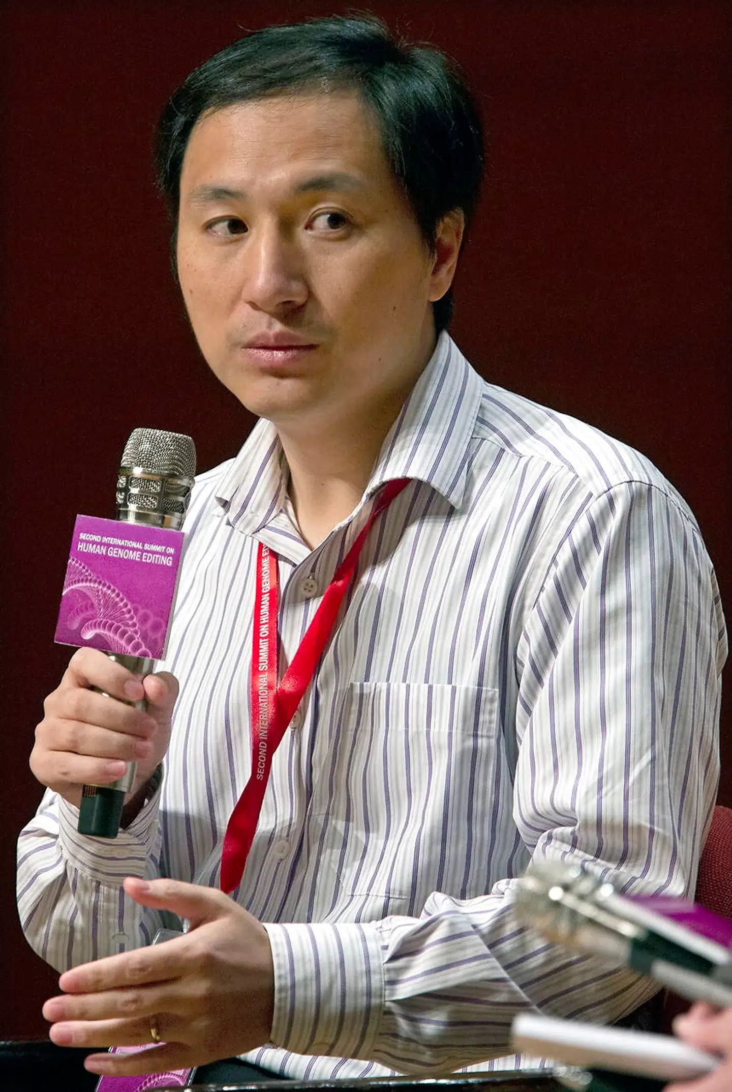 Kinesiske He Jiankui forsvarer sit arbejde på konferencen Second International Summit on Human Genome Editing i Hongkong i november 2018.