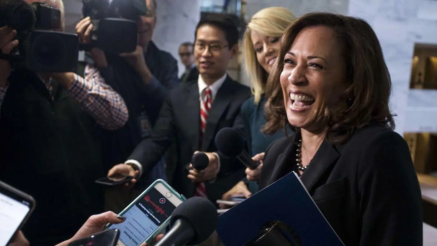 Senator Kamala Harris er skarp og en af favoritterne, men ifølge Berlingskes oplysninger er hun rent privat ikke udpræget vellidt blandt partikolleger i Kongressen. Foto: Zach Gibson/Getty Images/AFP/Ritzau Scanpix
