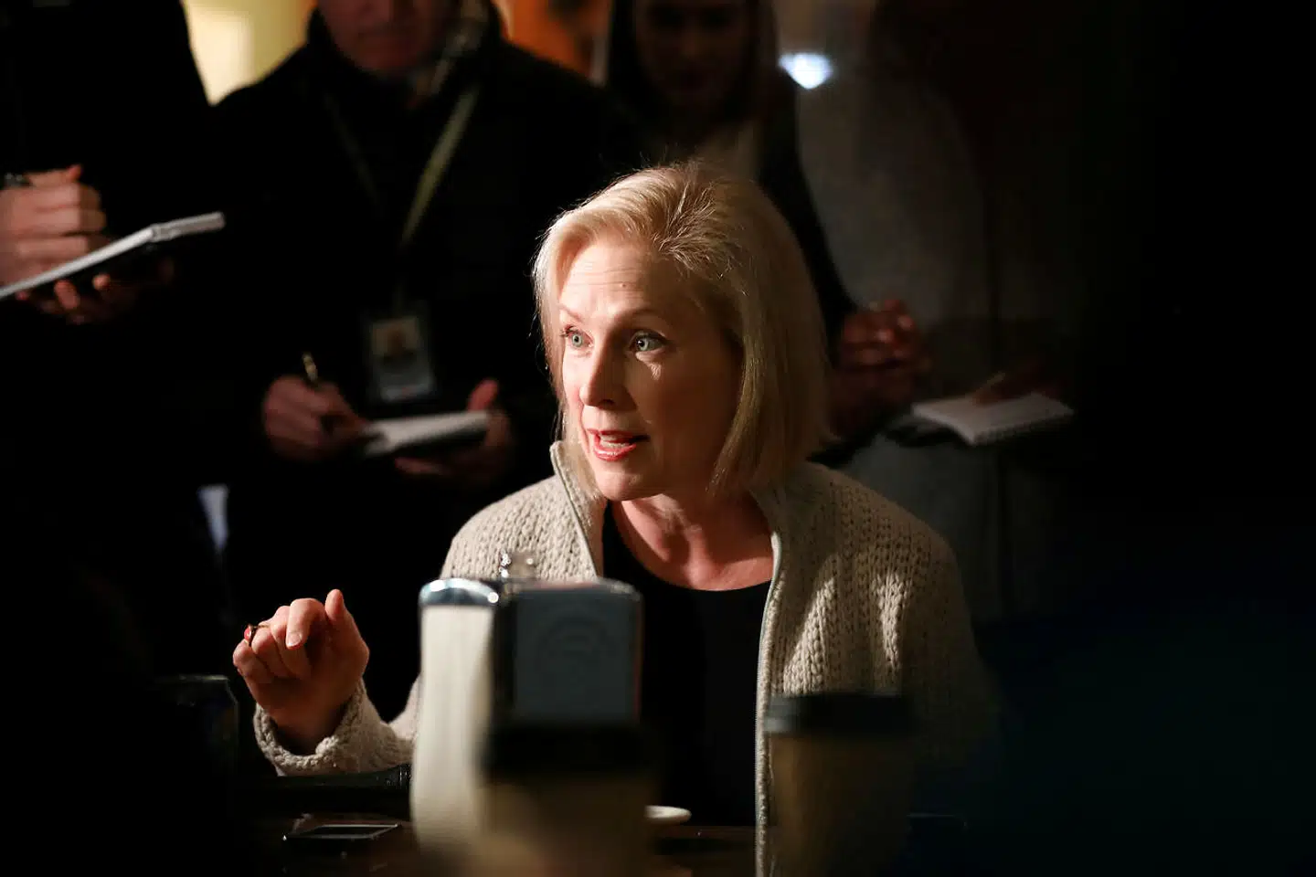 Kirsten Gillibrand har gjort sig bemærket som en stærk fortaler for kvinders rettigheder under MeToo-debatten - og siden Trump indtog Det Hvide Hus har hun kæmpet indædt imod ham. Men hendes konservative fortid kan spænde ben for hendes valgkampsambitioner.