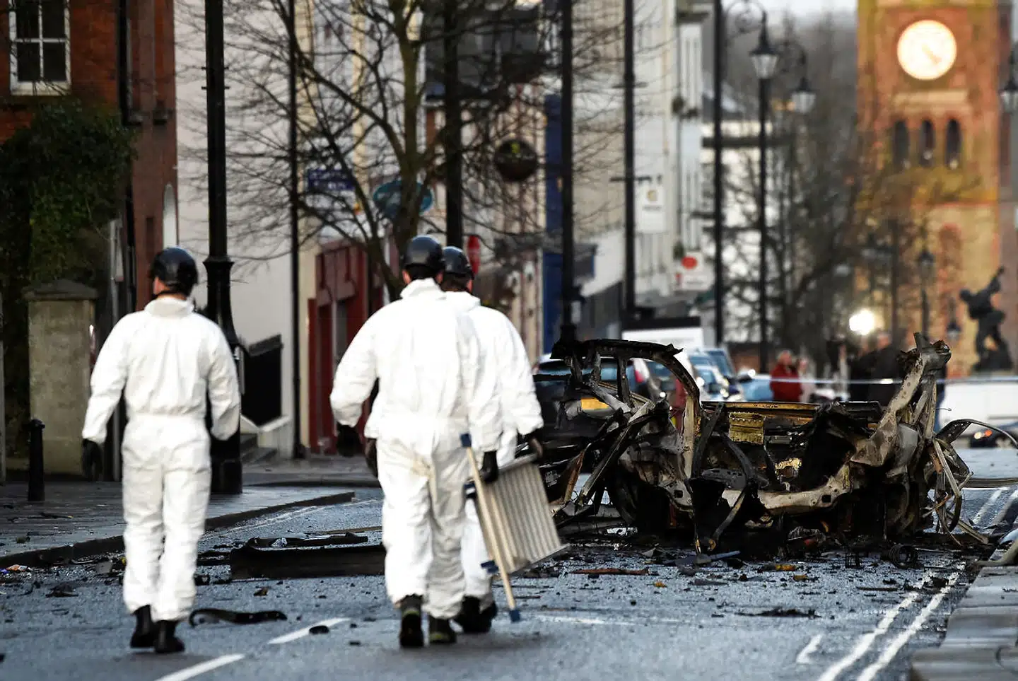 Lørdag eksploderede en bilbombe udenfor et retslokale i byen Londonderry.