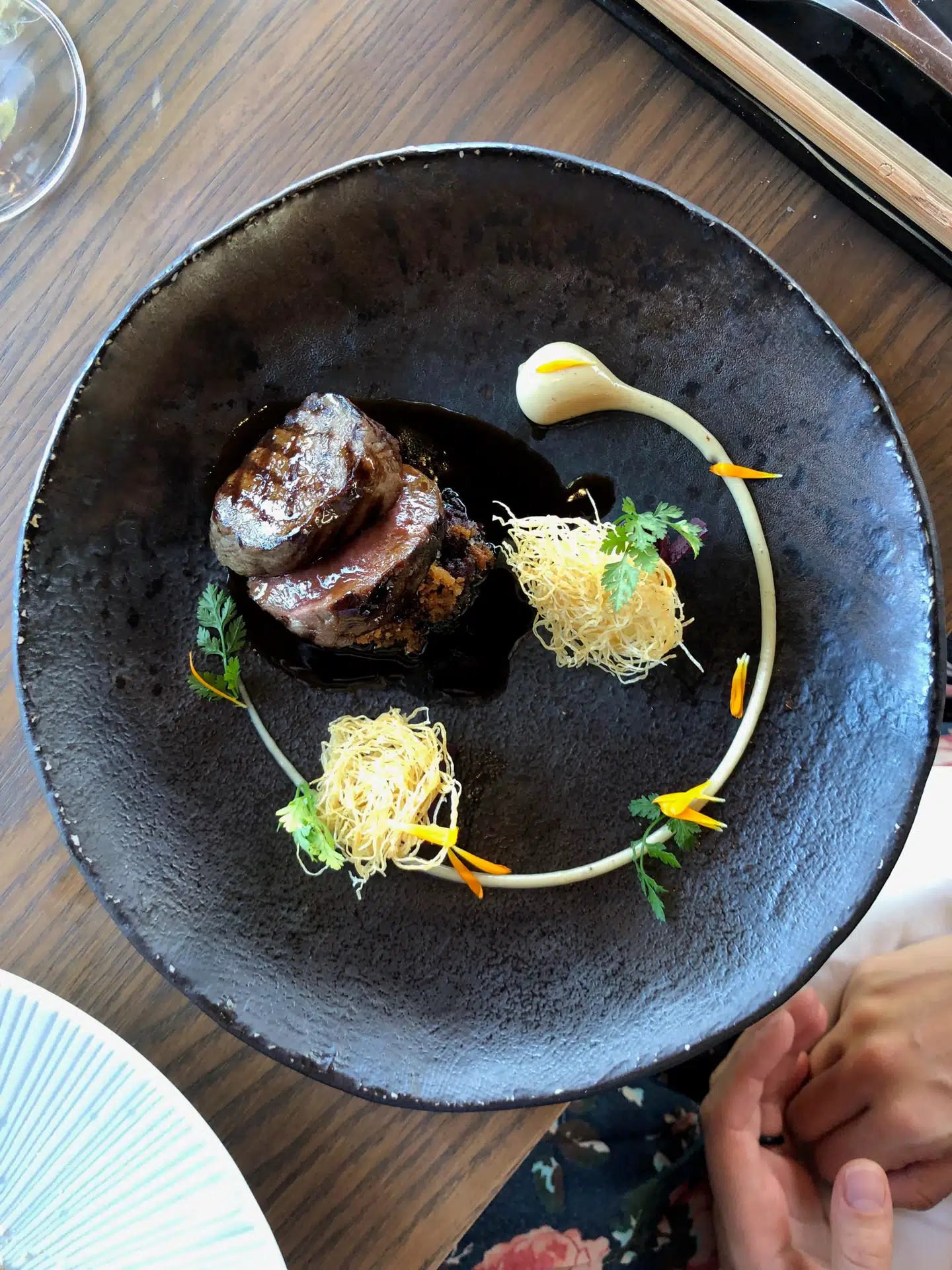 Det er gastronomi fra øverste hylde, når køkkencheferne i og omkring Cape Town folder sig ud. Her er det fra Chef’s Warehouse ved vingården Beau Constantia.