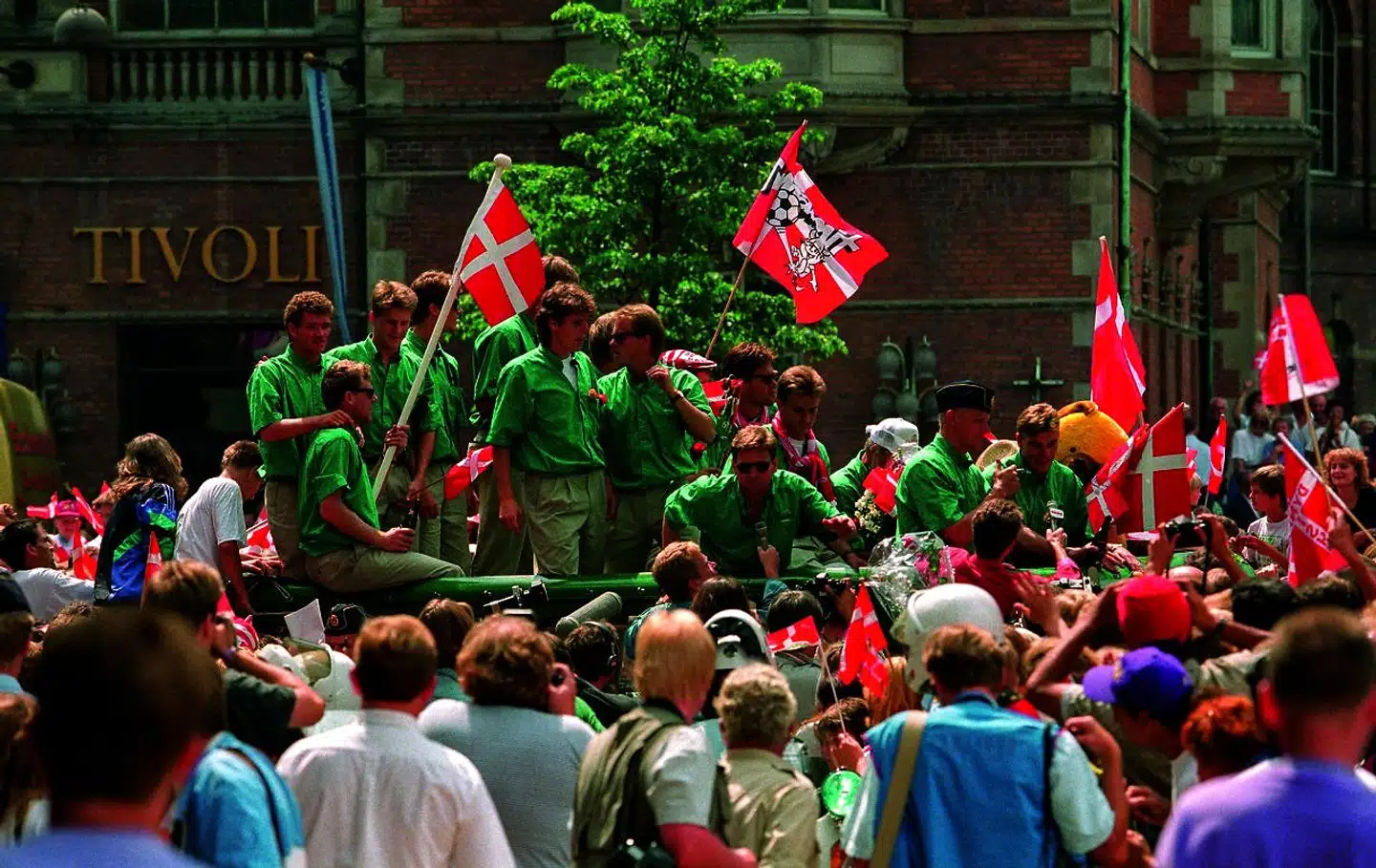 De danske EM-vindere bliver fejret af fans på Rådhuspladsen