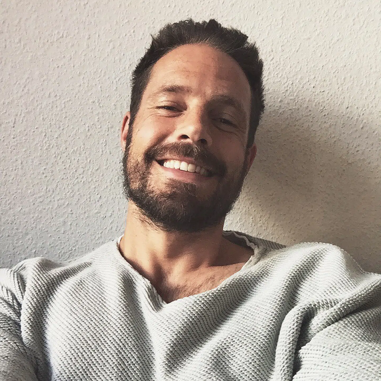 Anders Forup skaber håndlavede smykker i Handcrafted Cph og er en ivrig samler af vintage design og kunst, som han også sælger i Dansk Form. Se mere på Instagram på @handcraftedcph og @danskform.