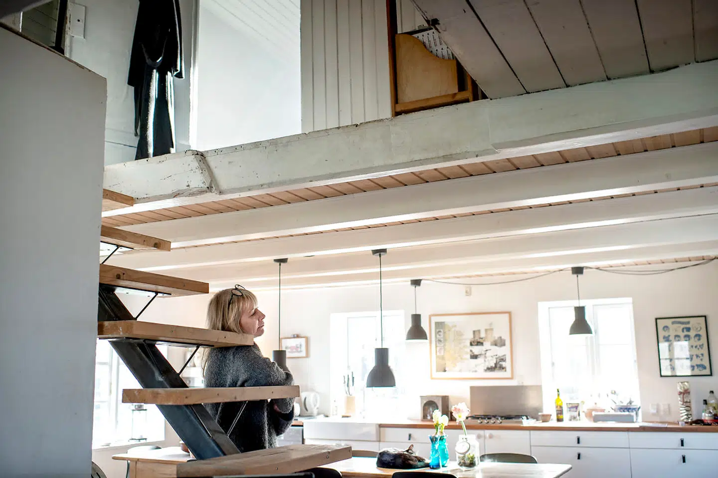 Louise og Thomas Køster har lavet deres gamle stue om til restaurant. Og derfor er deres tidligere refugium nu blevet omdannet til dagligstue.