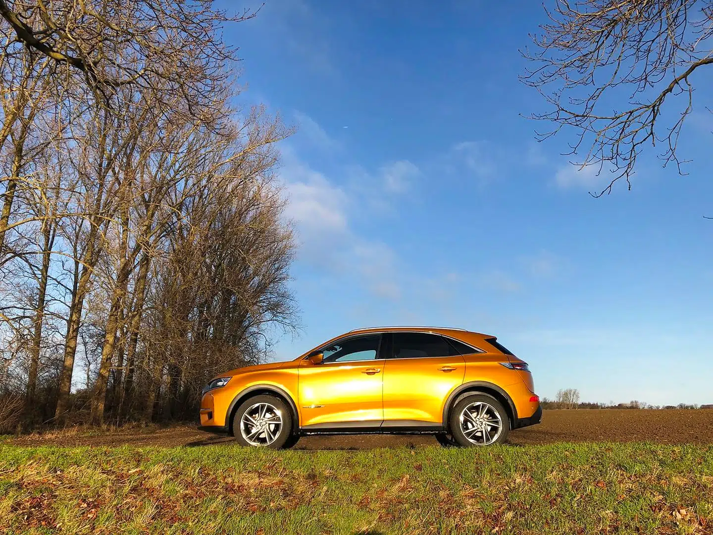Køredynamisk er fokus på komfort frem for skarpe kurveegenskaber. Et lidt utraditionelt valg i klassen, men positivt i forhold til at adskille den fra konkurrenterne.
