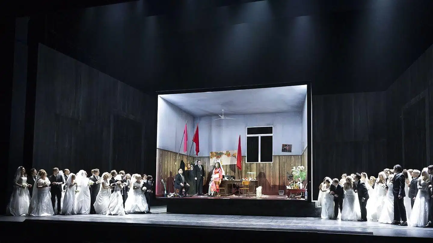 Til bunkebryllup i Puccini-land: Fra Lorenzo Fioronis opsætning af »Turandot« i Operaen.