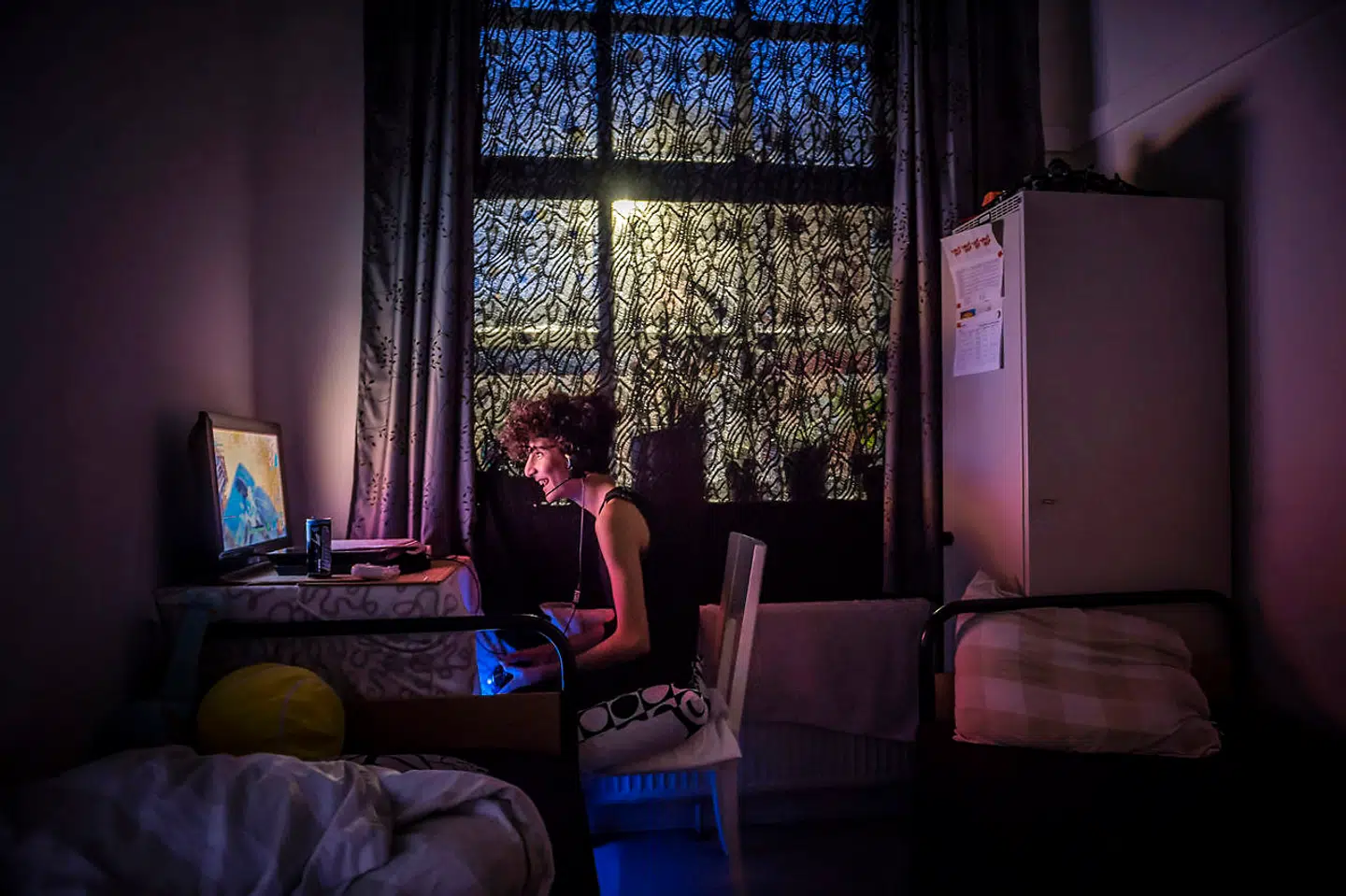 Milan på 13 år spiller Fortnite. Familien kom til Sjælsmark fra Kalundborg. Milan deler værelse med sine to brødre.