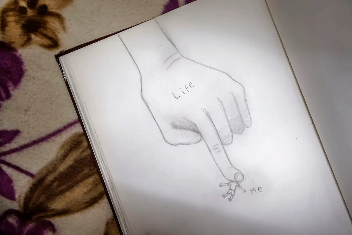 15-årige Sara Azizi, der har lavet tegningen, kom til Danmark i 2015 med sin familie.