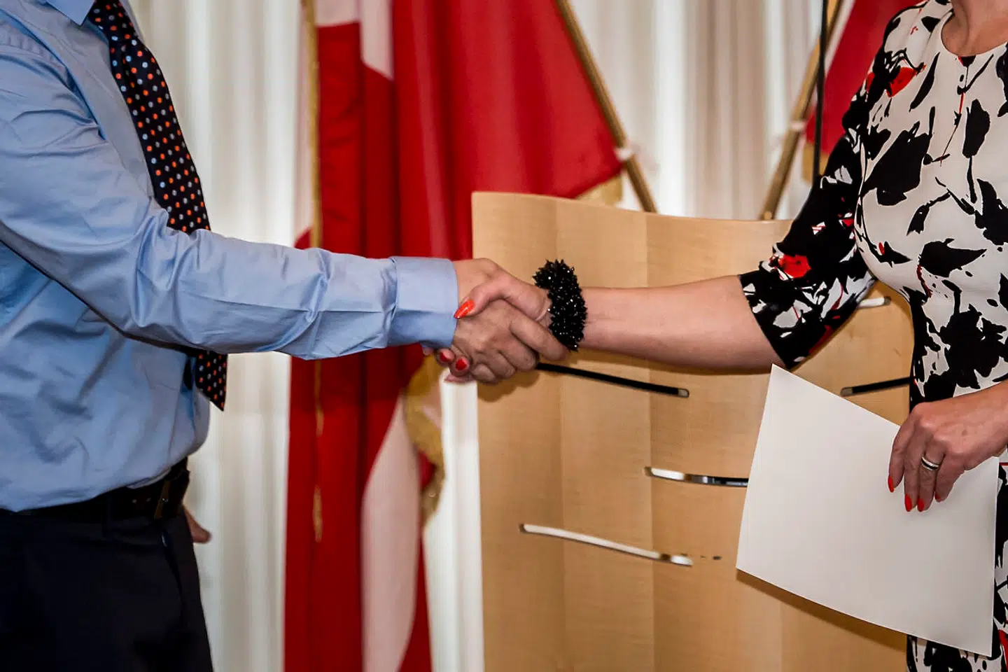 Her modtager Sakandar Khan fra Afghanistan sit danske statsborgerskab.