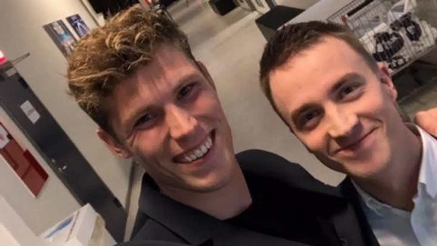 De to iværksættere Andreas Helbo Beck og Nikolaj Lykke Viborg er egentlig begge uddannede astrofysikere fra Aarhus Universitet, men iværksætteriet trak efterhånden så meget i de to, at de valgte at stifte plakatvirksomheden Dialægt sideløbende med kandidatspecialet.