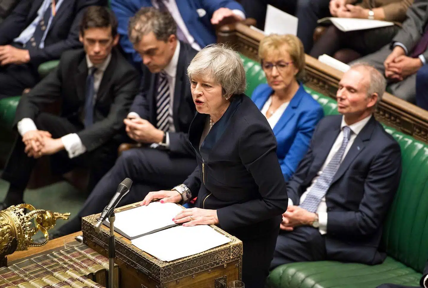 Mays forsvarede indædt sin Brexit-aftale i går aftes. Men helt som ventet mødte den massiv modstand.