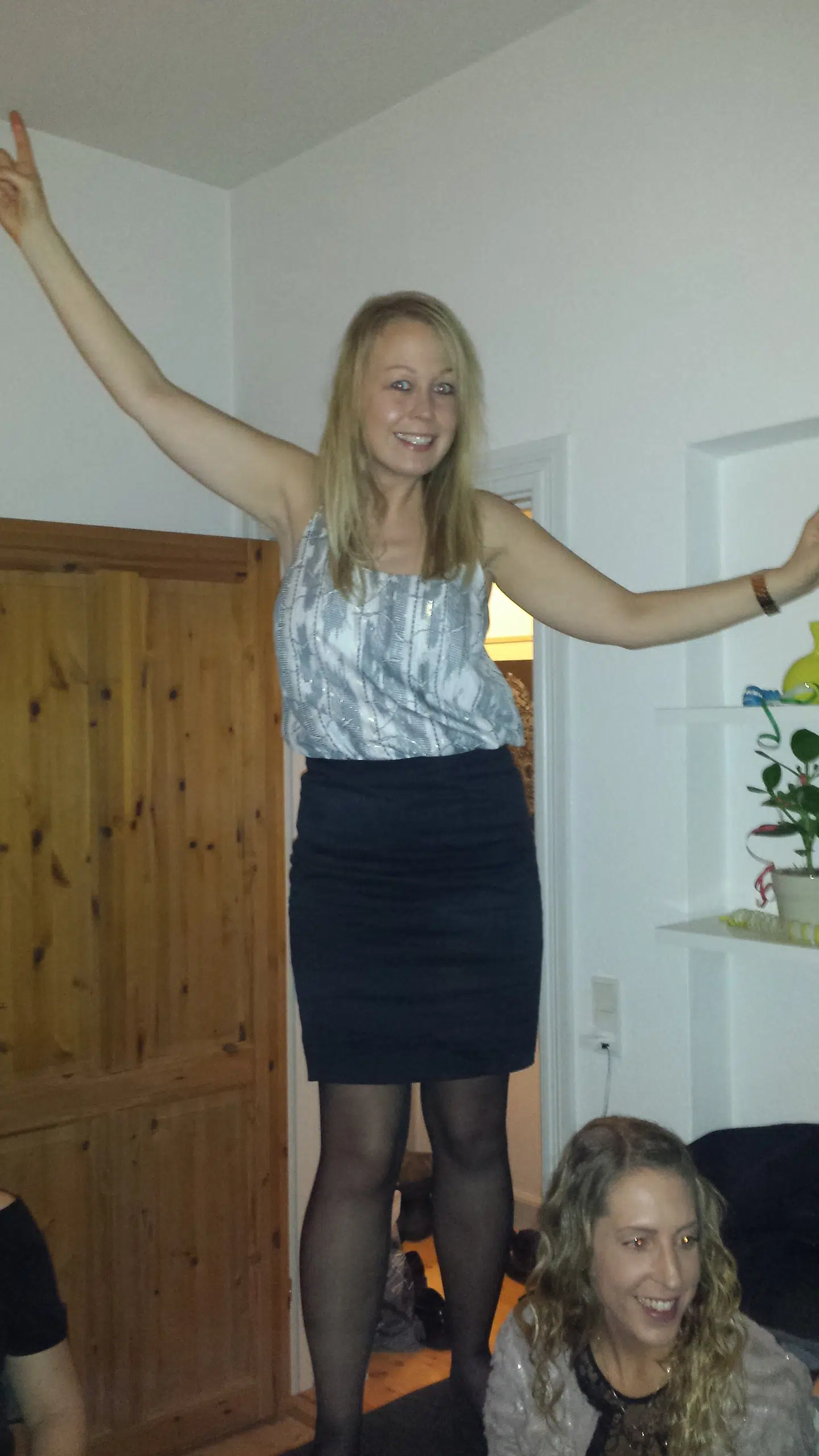 Miss Danmark Anno 2014. I Rikkes lejlighed blev der varmet op før venindegruppens byture.