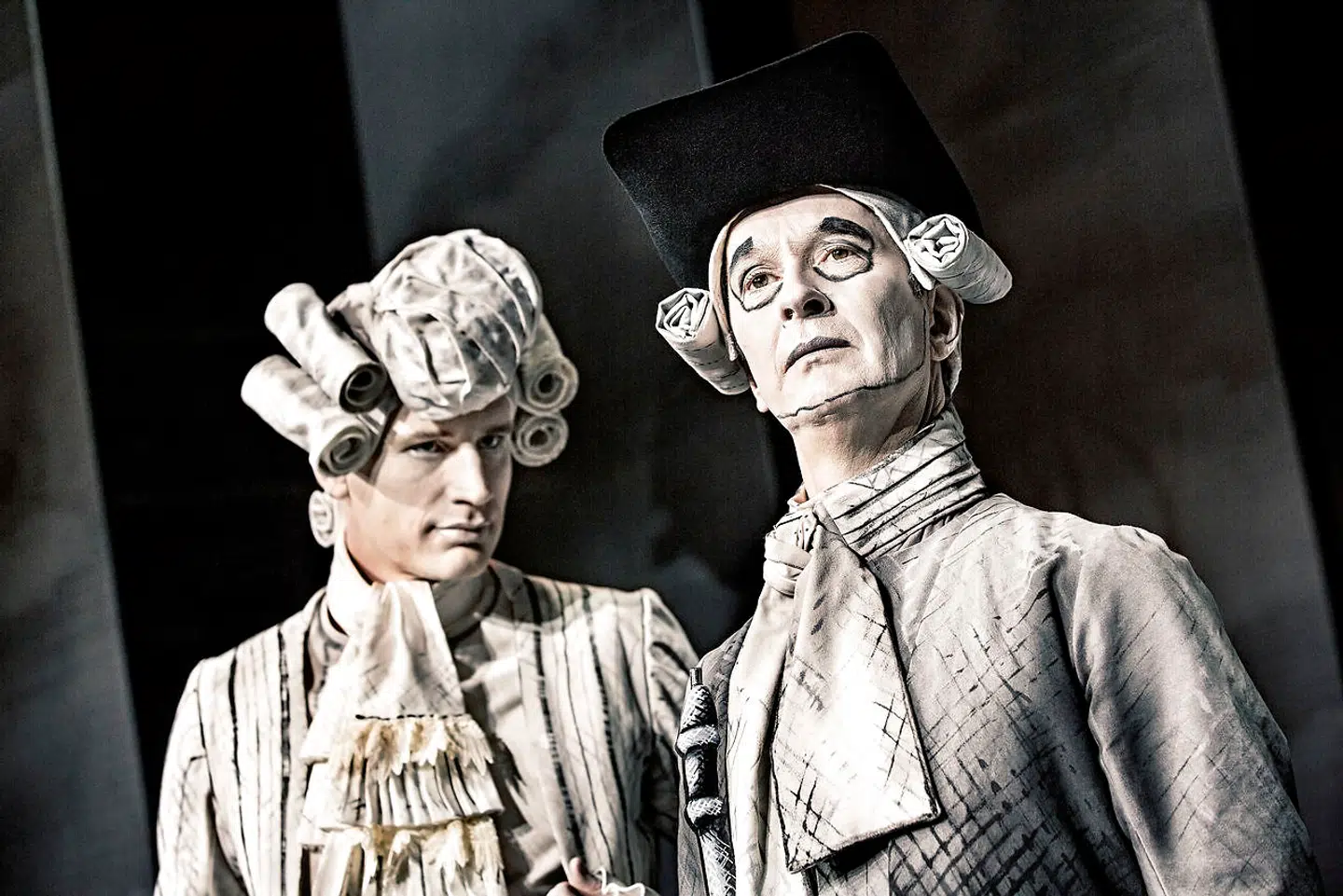 Her på Bjerget: Andreas Jebro og Lars Brygmann i "Erasmus Montanus".