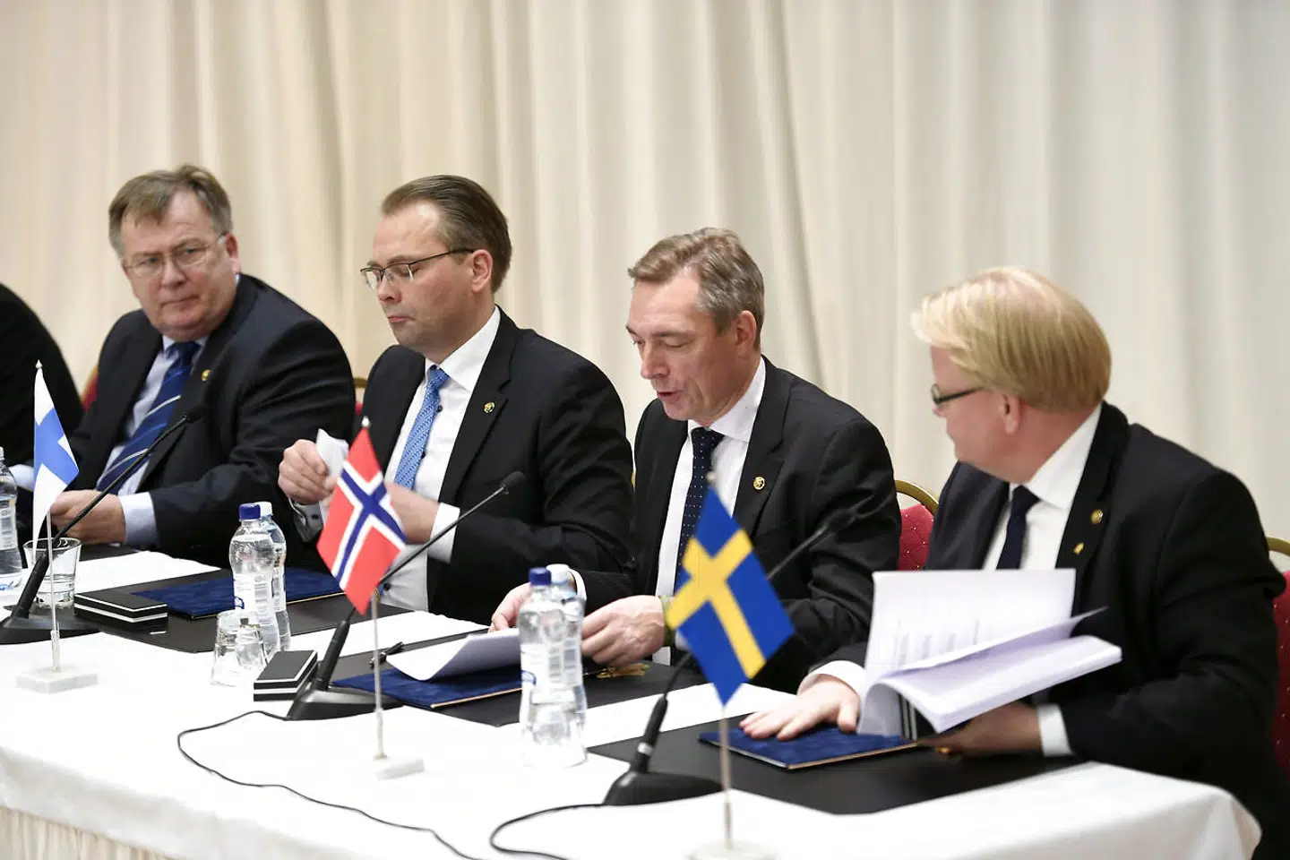 Forsvarsminister Claus Hjort Frederiksen sammen med sine nordiske kolleger, Jussi Niinisto, Finland, Frank Bakke-Jensen, Norge og Peter Hultqvist, Sverige under et tidligere NORDEFCO møde.