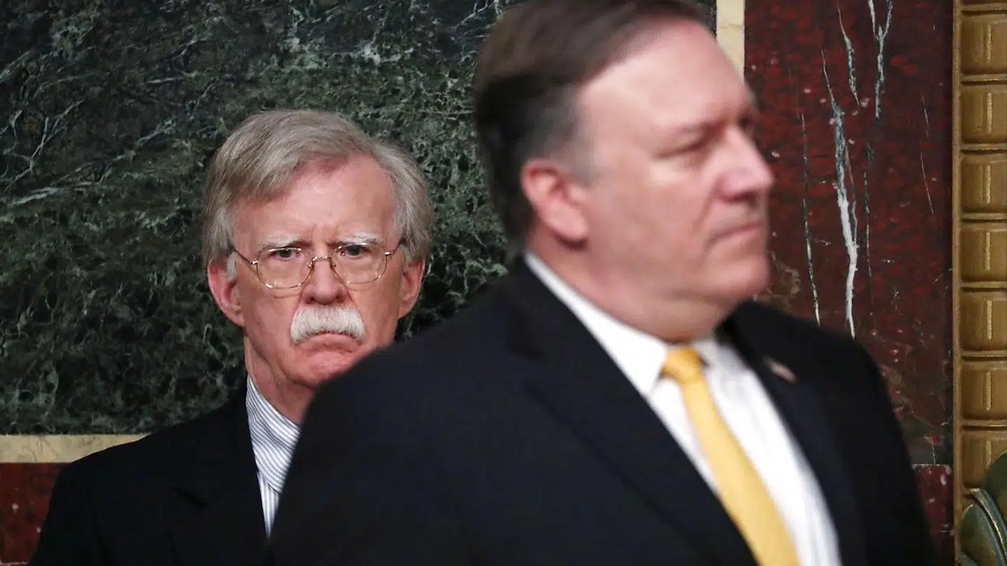 USAs nationale sikkerhedsrådgiver, John Bolton, ses her bag udenrigsminister Mike Pompeo.