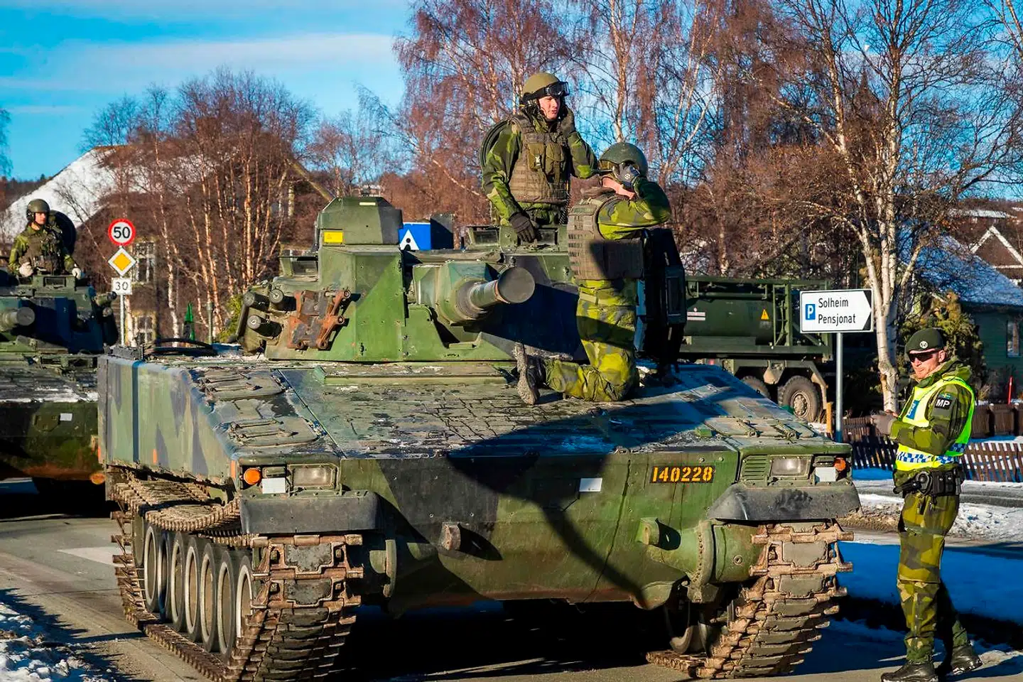 Militærkøretøjer på vej under øvelsen Trident Juncture 27. oktober 2018.