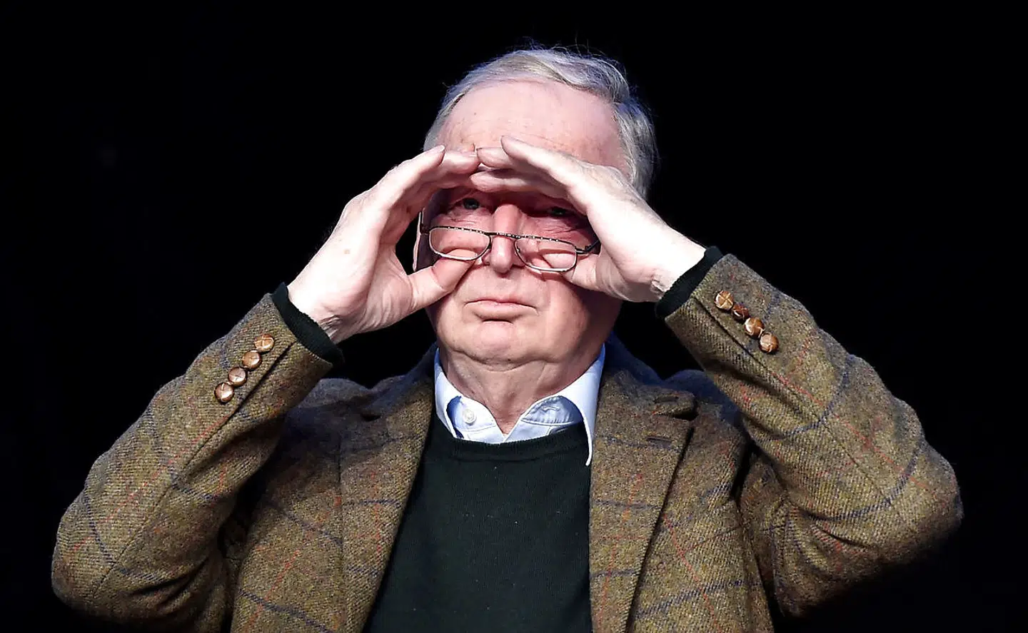 AfDs formand, Alexander Gauland, kaldte i 2018 nationalsocialismen for en fuglelort i en ellers 1000 år sucessrig tysk historie. I weekenden holdt partiet landsmøde i byen Riesa i Sachsen .I Østtyskland kunne man ikke se »Holocaust« i 1979, da serien blev sendt på de regionale TV-kanaler, der ikke kunne modtages øst for Jerntæppet.