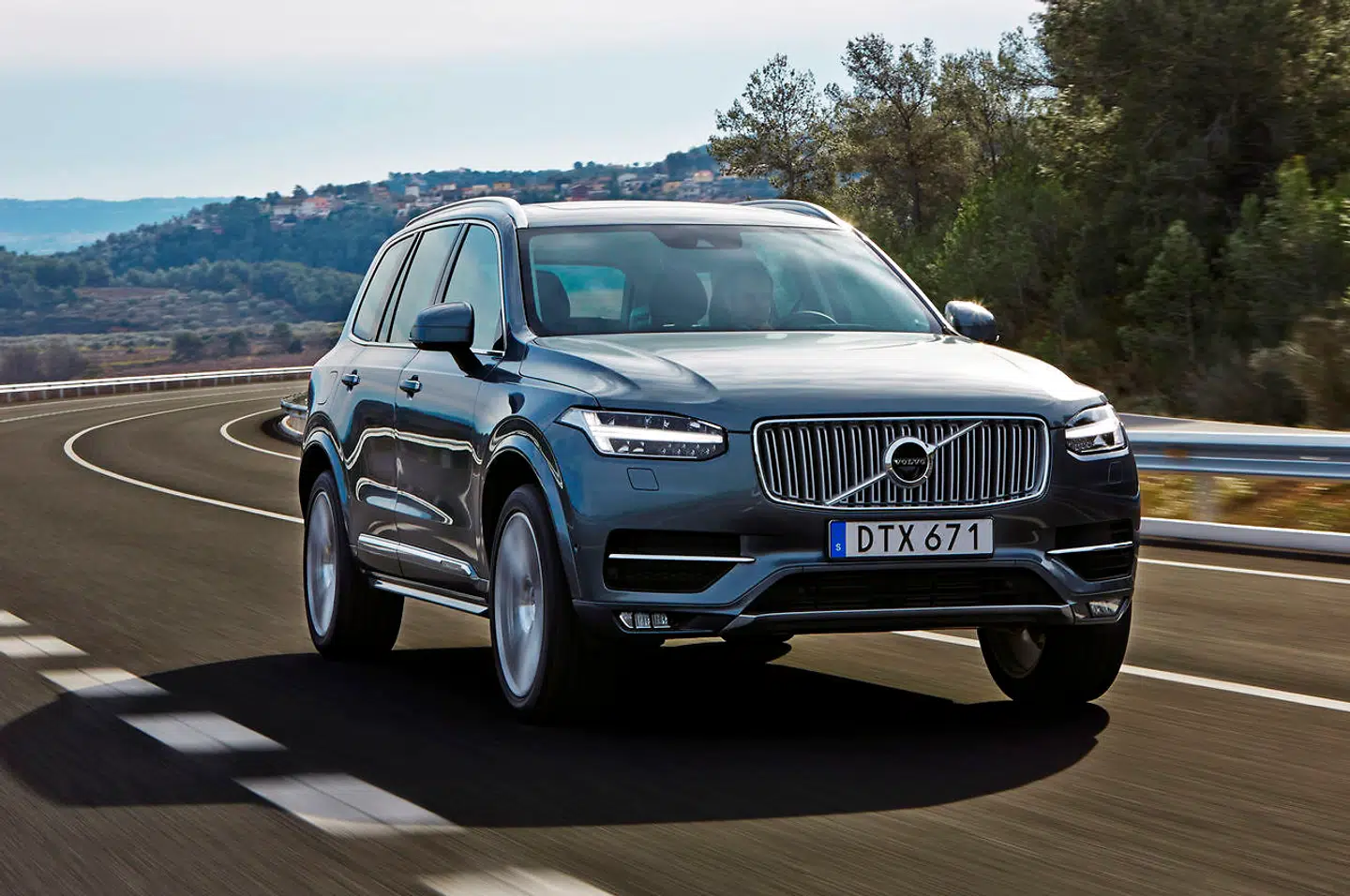 Volvo XC90 er netop fyldt tre år, og det gør den til en uhyre populær bil til flexleasing, for når bilens alder passere tre år, så falder den forholdsmæssige afgift fra 1,0 pct. til 0,5 pct.