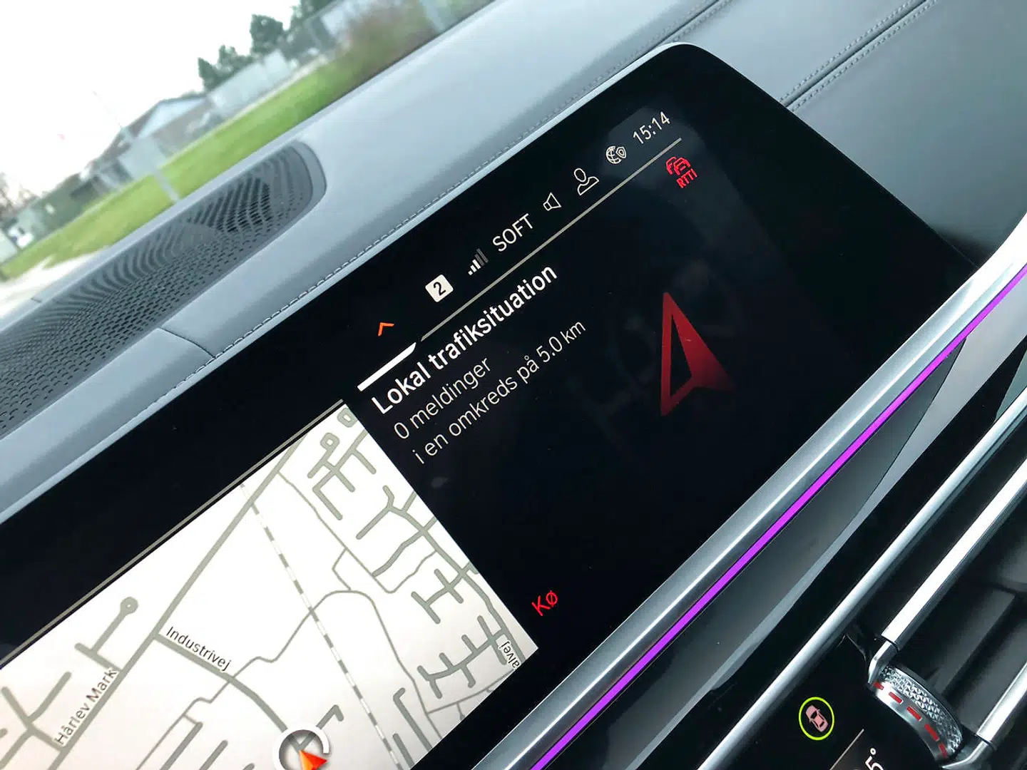 En lille detalje som bilens scanning efter trafikproblemer inden for en radius af 5 km, når man starter om morgenen, understreger dens nyfundne digitale talenter.