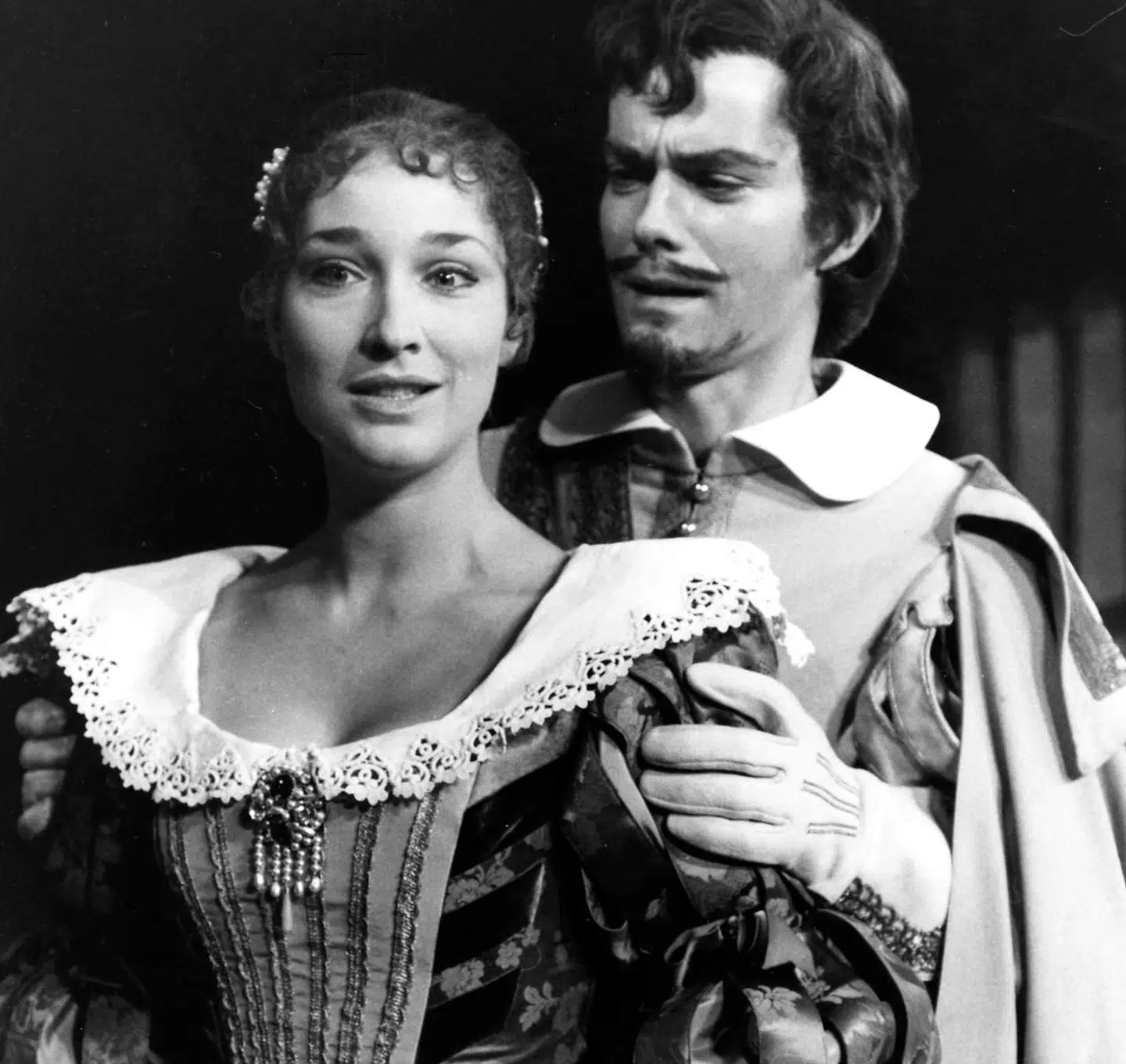 Som Eisabeth Munk i »Elverhøj« på Det Kongelige Teater i selskab med Finn Storgaard.