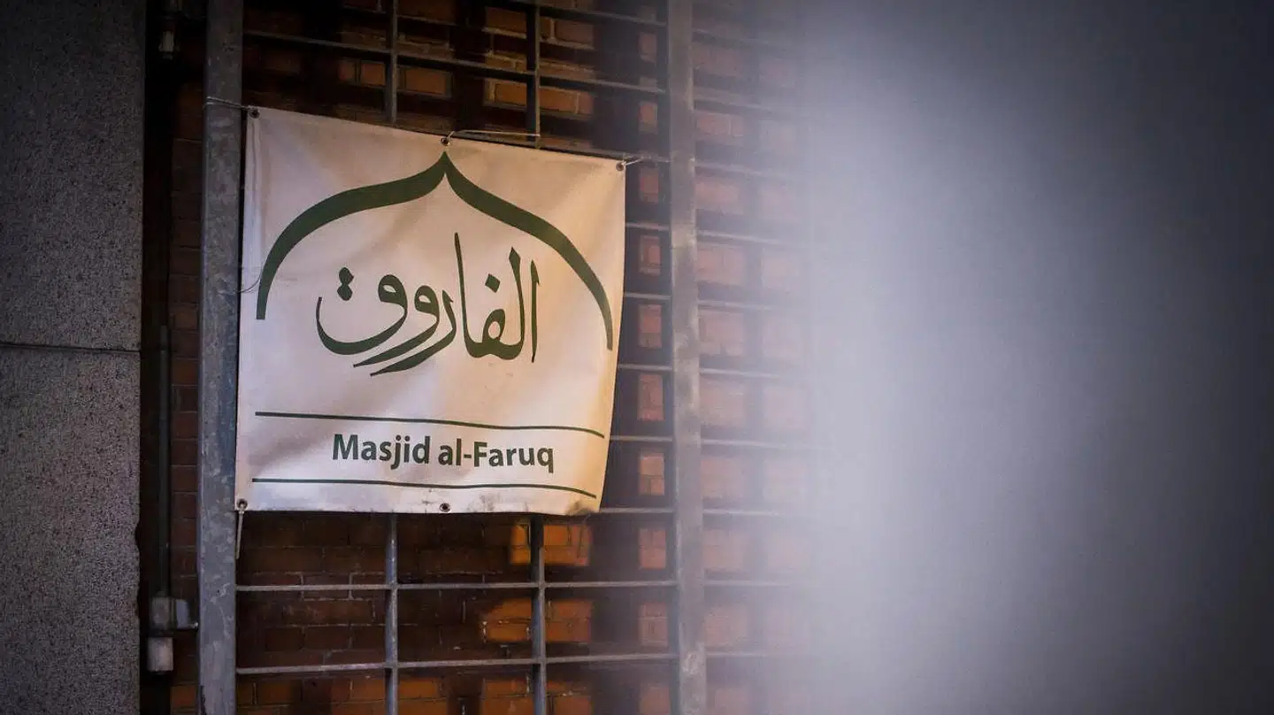 I Heimdalsgade i København ligger Masjid al-Faruq, landets eneste Hizb ut-Tahrir-moské. Ifølge kilder med kendskab til miljøet omkring den islamistiske bevægelse er medlemstallet nedadgående, og tidligere ledende medlemmer har forladt organisationen.