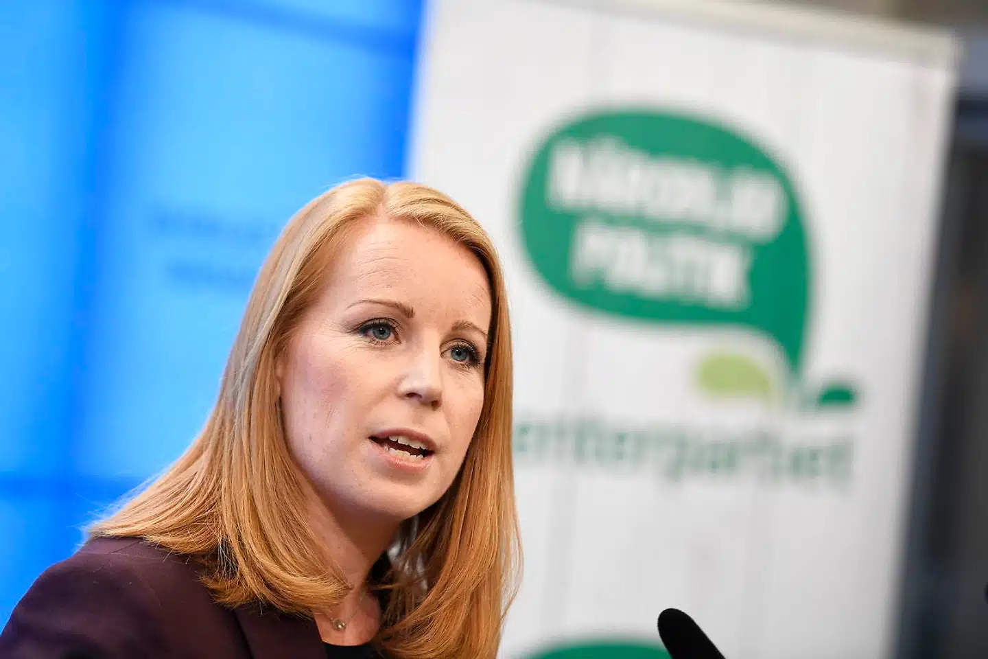 Centerlederen Annie Lööf blev kongemager, da hun fredag eftemiddag meddelte, at hun støtter Socialdemokraternes Stefan Löfven som ny svensk statsminister. Foto Pontus Lundahl / TT kod.