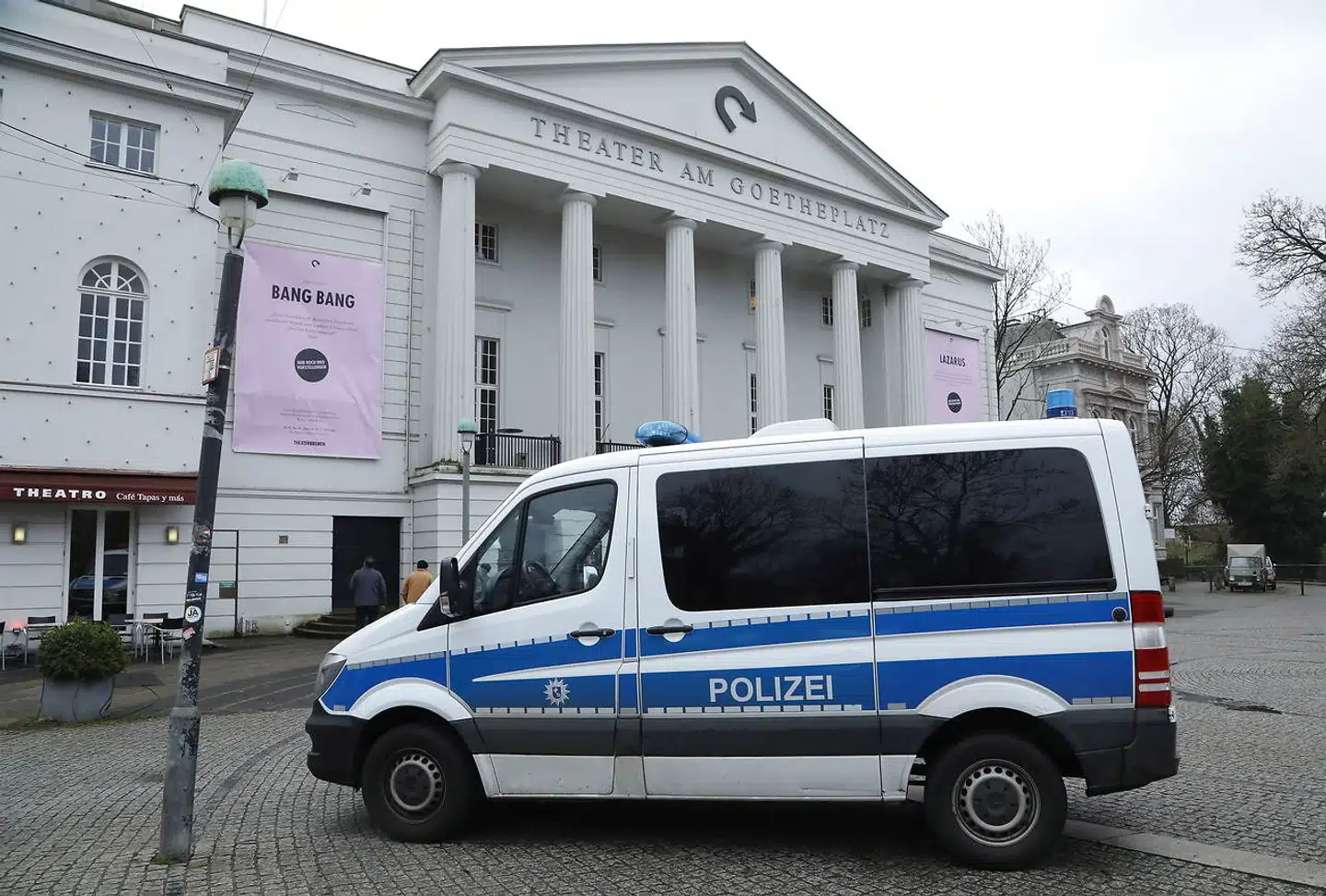 En AfD-politiker blev mandag aften udsat for et brutalt overfald i Bremen, tæt på Goethepladsen. Politiet går ud fra, at der er tale om en politisk motiveret handling. Der er valg i Bremen i maj.