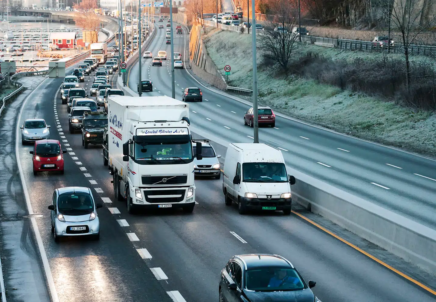 Norske politikere diskuterer muligheden for at udskifte de udskældte betalingsringe ved de norske byer med gennemgribende roadpricing.