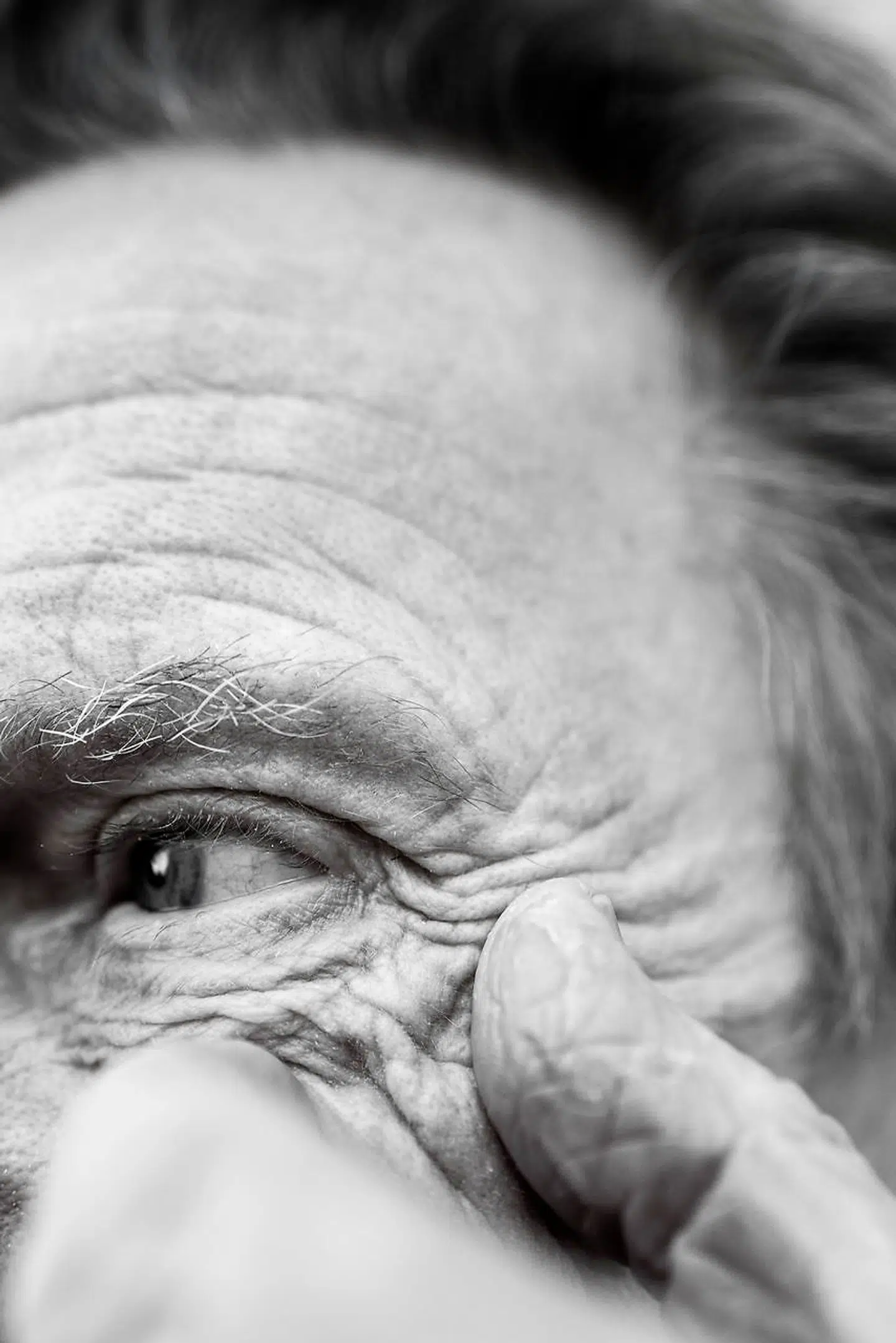 Jesper Christensen har altid været selektiv. Det lægger han ikke skjul på. Måske har alderen også givet ham mere plads til det, siger han.