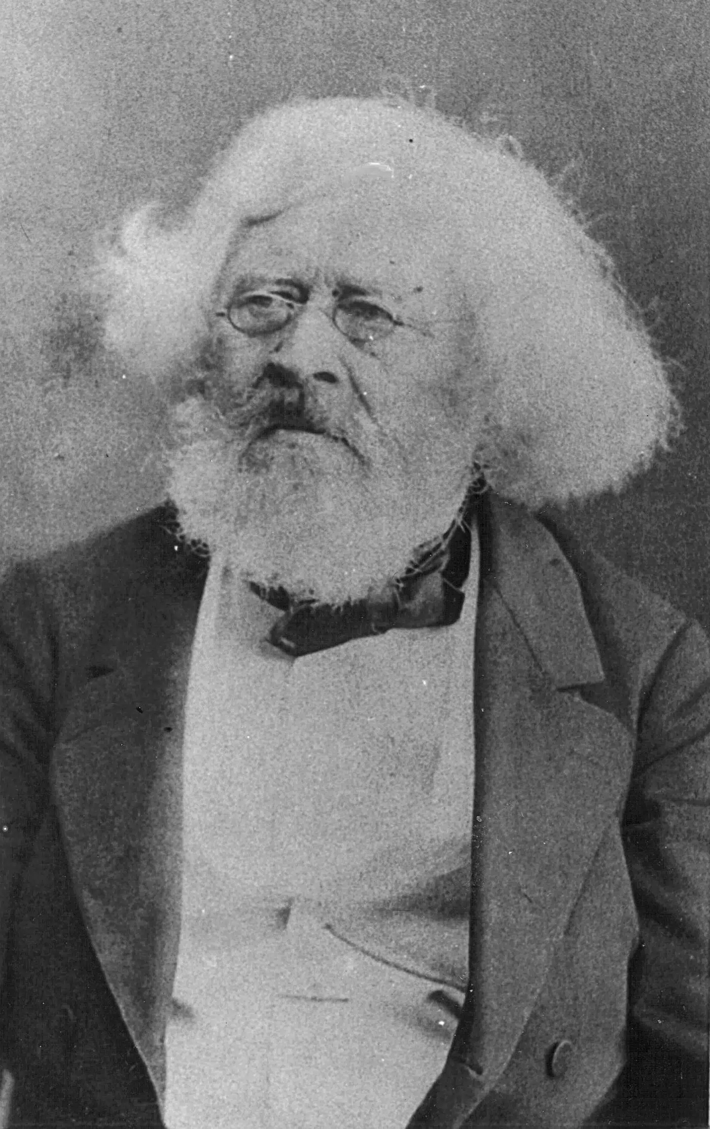 Peter Andreas Hansen blev født i Tønder i 1795 og skabte sig i Tyskland en karriere som en af datidens store astronomer, bl.a. med opsigtsvækkende teorier om Månen. Her er han fotograferet i sit dødsår, 1874.