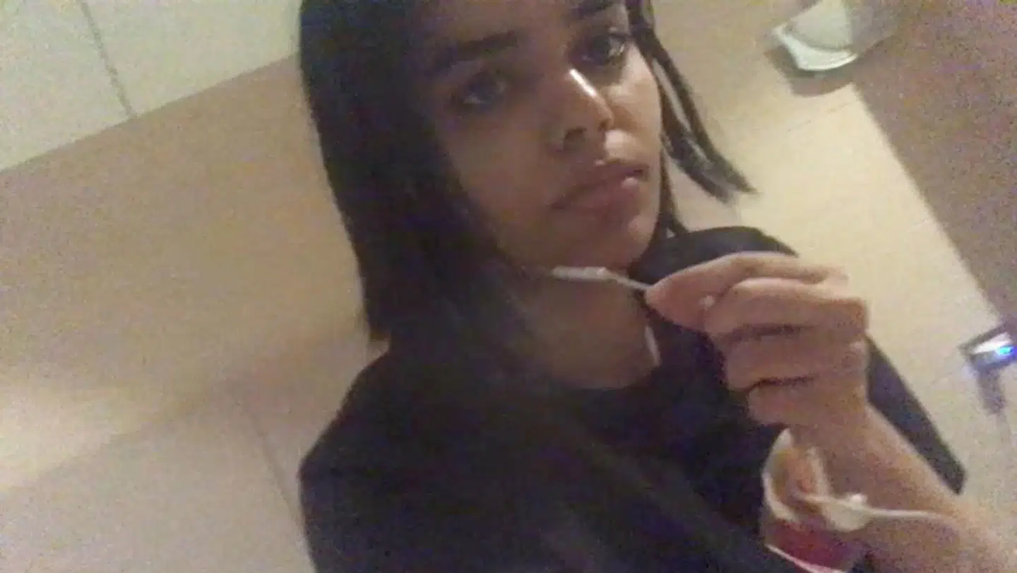 Rahaf Mohammed al-Qunun. Billedet stammer fra videoklippet.