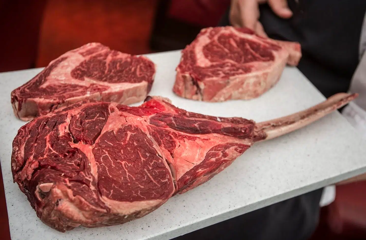 Hvis man er glad for røde bøffer er det fint at reducere sit private CO2-forbrug et andet sted. Men brug ikke børnene eller mangel på samme som aflad for klima-synden. Arkivfoto: Kim Haugaard/Ritzau Scanpix