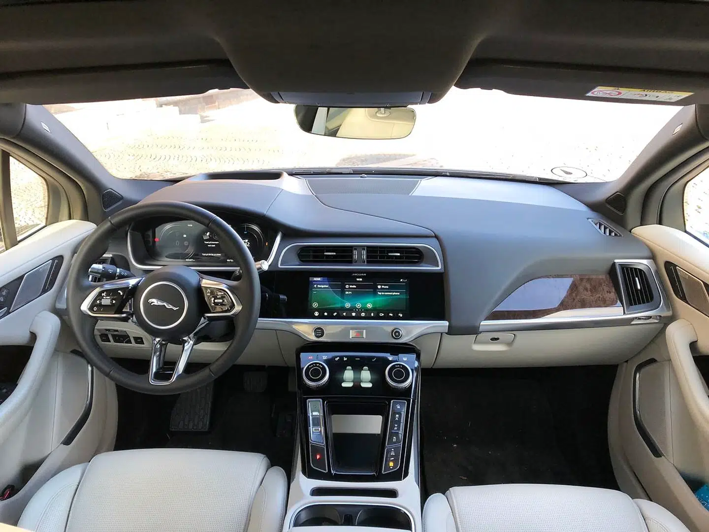 Kabinen oser af god kvalitet, og særligt i den testede topudstyrsversion HSE er den tæt på perfekt.