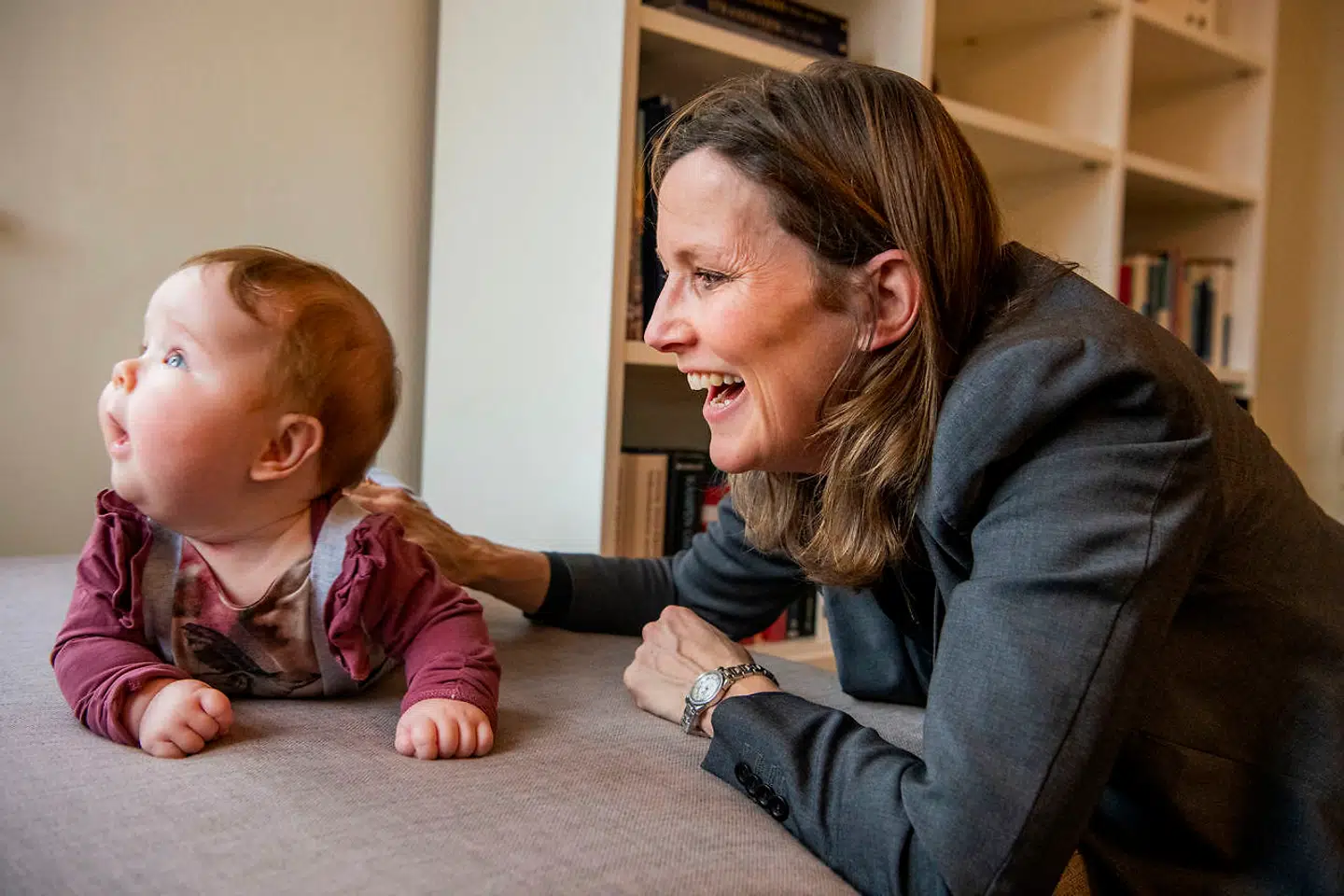 »Lærke bliver stadig fuldammet, så i løbet af en kontordag sørger jeg for, at hun får mad, inden jeg tager afsted,« siger Benedikte Kiær, der for en måned siden vendte tilbage til jobbet som borgmester i Helsingør.