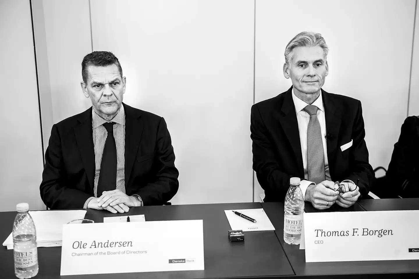 På baggrund af af en intern undersøgelse holder Danske Bank onsdag d.19.09.2018 pressemåde om hvidvask-sagen, der forinden mødet betød at CEO Thomas F. Borgen fratrådte sin stilling. Her Thomas F. Borgen (th) sammen med bestyrelsesformand Ole Andersen (tv)