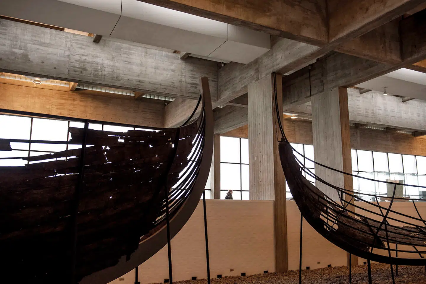 »Jeg kan godt lide den ærlighed, der er i bygningen – den prøver ikke at foregive at være andet, end den er – glas, beton og strandsten. Skibene får lov til at stå frem som de elegante konstruktioner, de er,« siger Tinna Damgård-Sørensen.