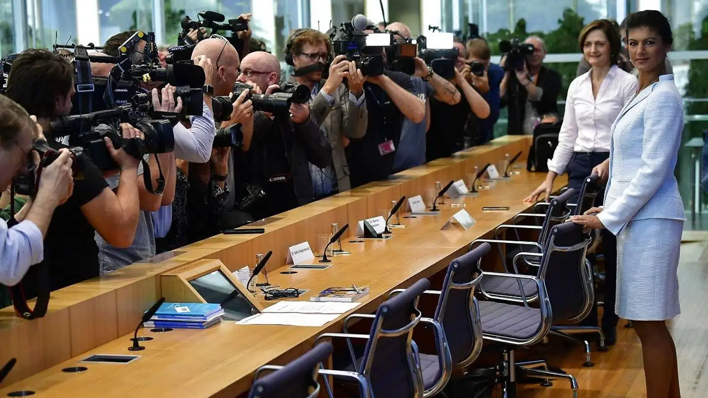 Sahra Wagenknecht ankommer til pressekonferencen i Berlin, hvor hun lover, at den nyopstartede venstrefløjsbevægelse vil være synlig på de tyske gader i 2019.