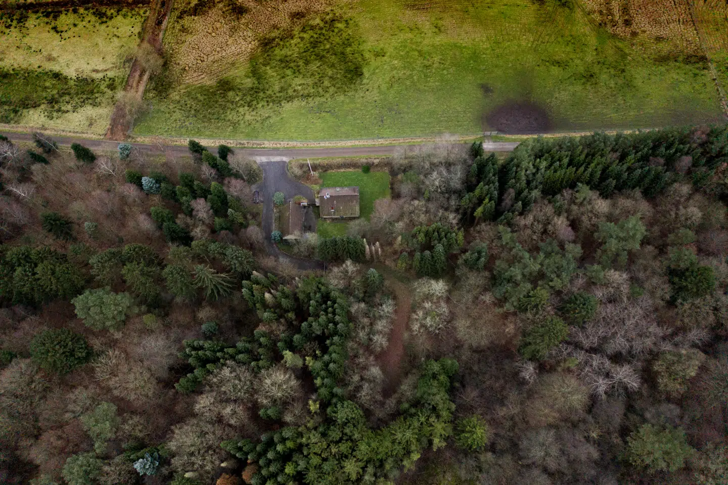 Regan Vest ligger i Rold Skov udenfor Skørping. På dette billedet ses maskinmesterens (Regan Vest havde en maskinmester tilkoblet) bolig, som er det første, man møder, når man besøger bunkeren.