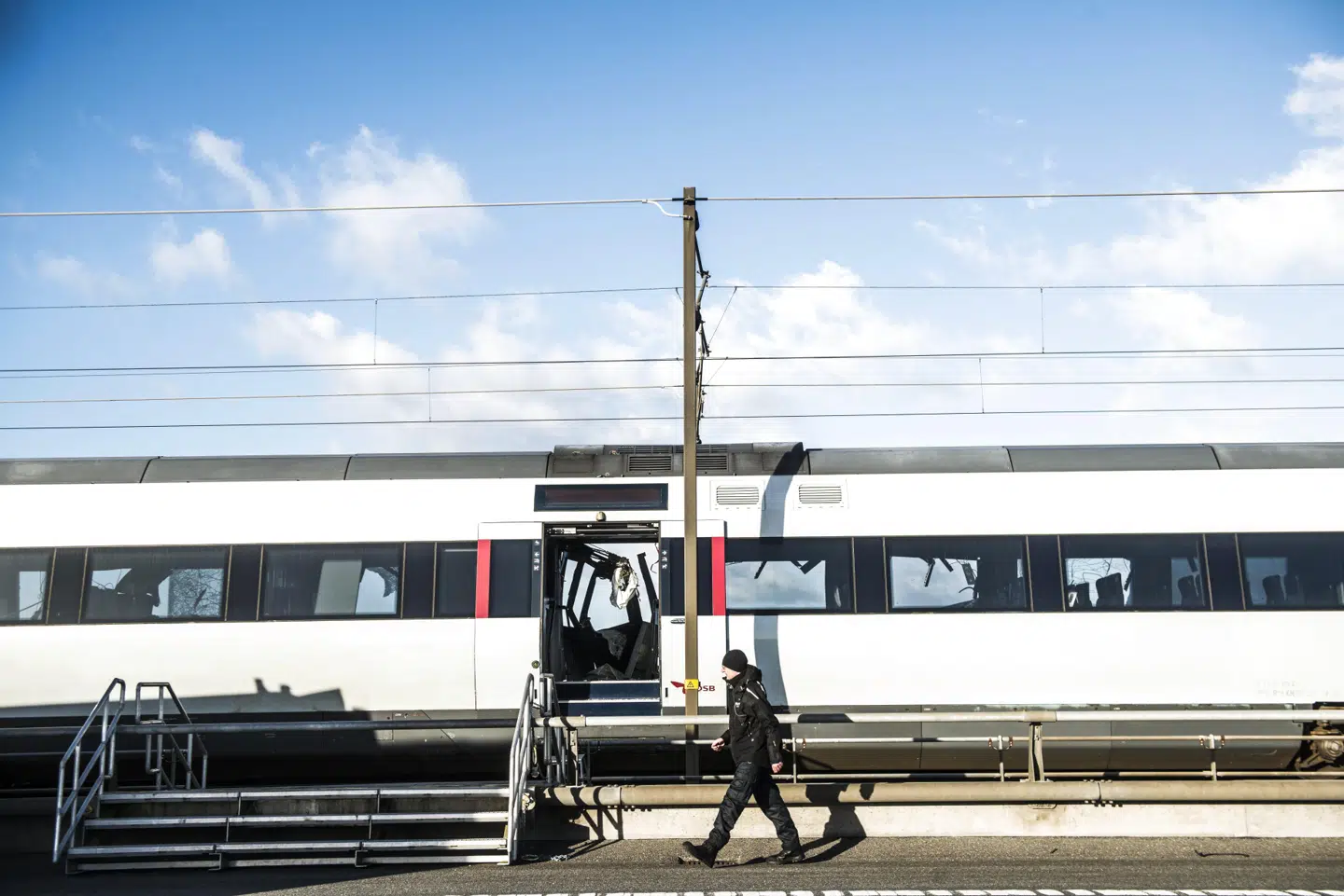 Vindstødene over Storebælt i morges gav ikke anledning til, at hastigheden på togene skulle sænkes eller indstilles ifølge de retningslinjer, som Banedanmark følger.
