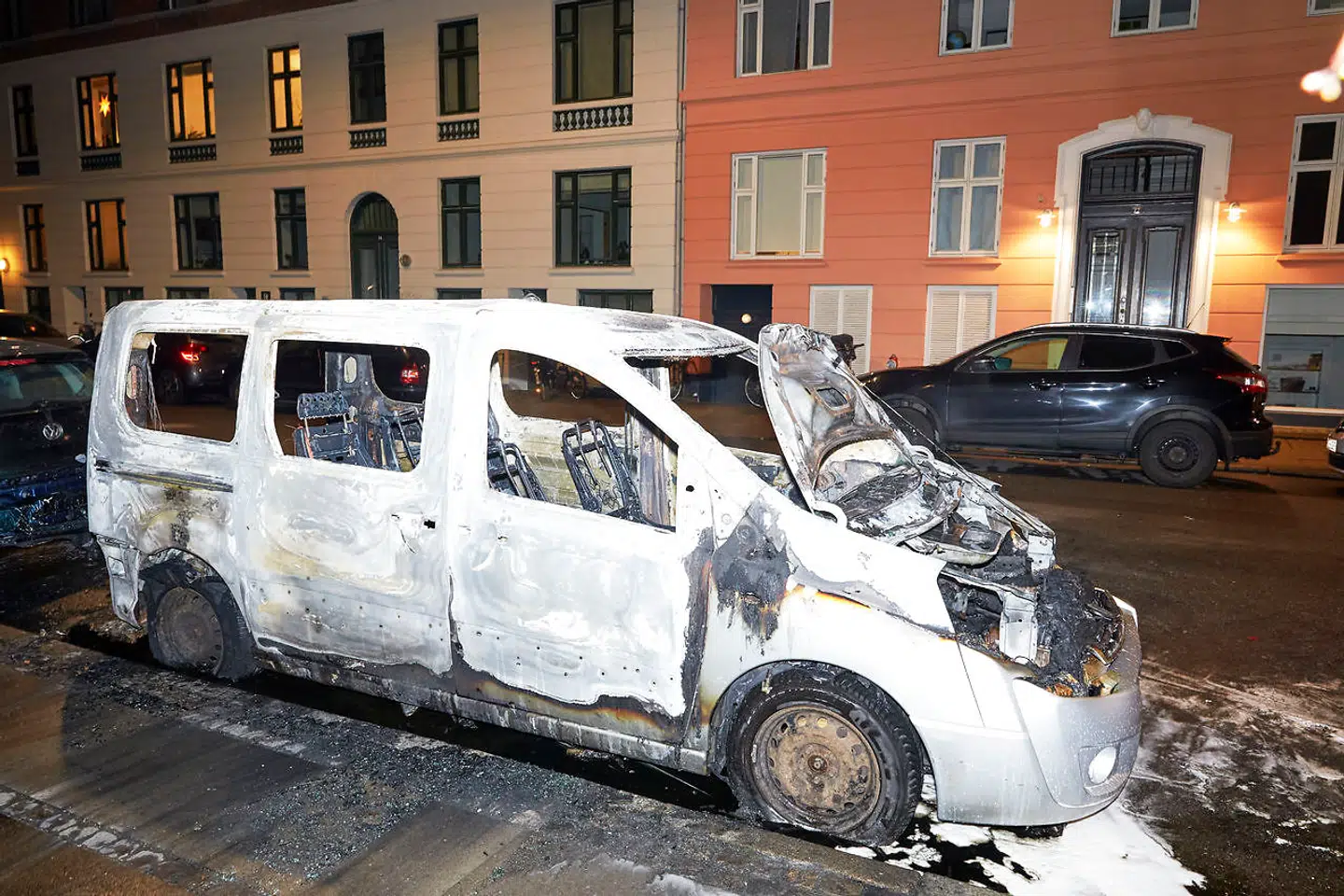 Flere biler er nytårsnat blevet brændt af ved Otto Krabbes Plads på Vesterbro.