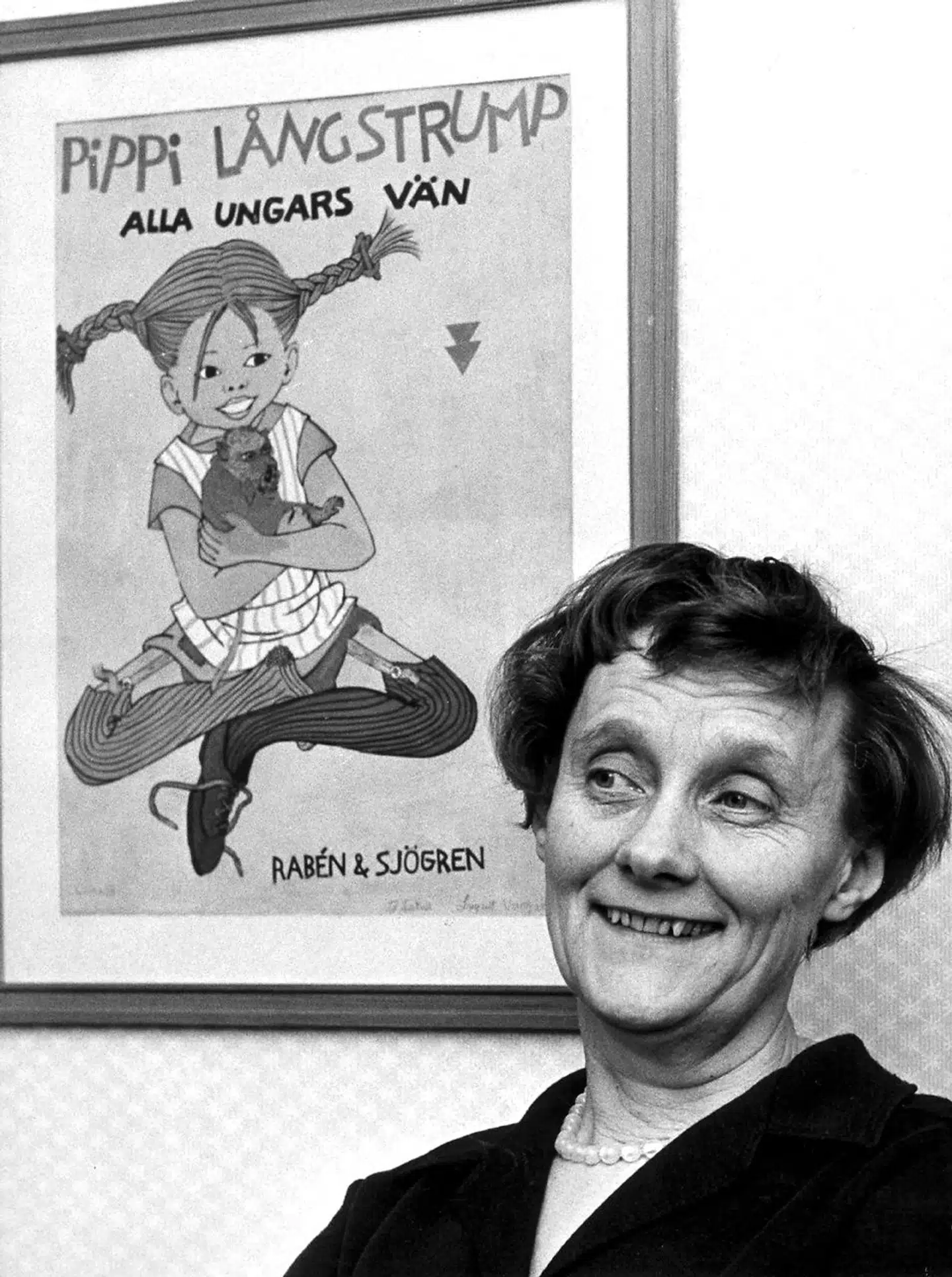 Astrid Lindgren (1907-2002) betyndte som journalistpraktikant på Vimmerby Tidning i Småland, hvor hun kom fra, og blev en af verdens mest elskede børneforfattere, bl.a. på grund af Pippi-bøgerne. I mange år var historien om, at hun blev gravid med den 30 år ældre redaktør på Vimmerby Tidning, fødslen i København og sønnen Lasses første år i Brønshøj ikke kendt af offentligheden. Nu beskriver filmen »Unge Astrid« historien.