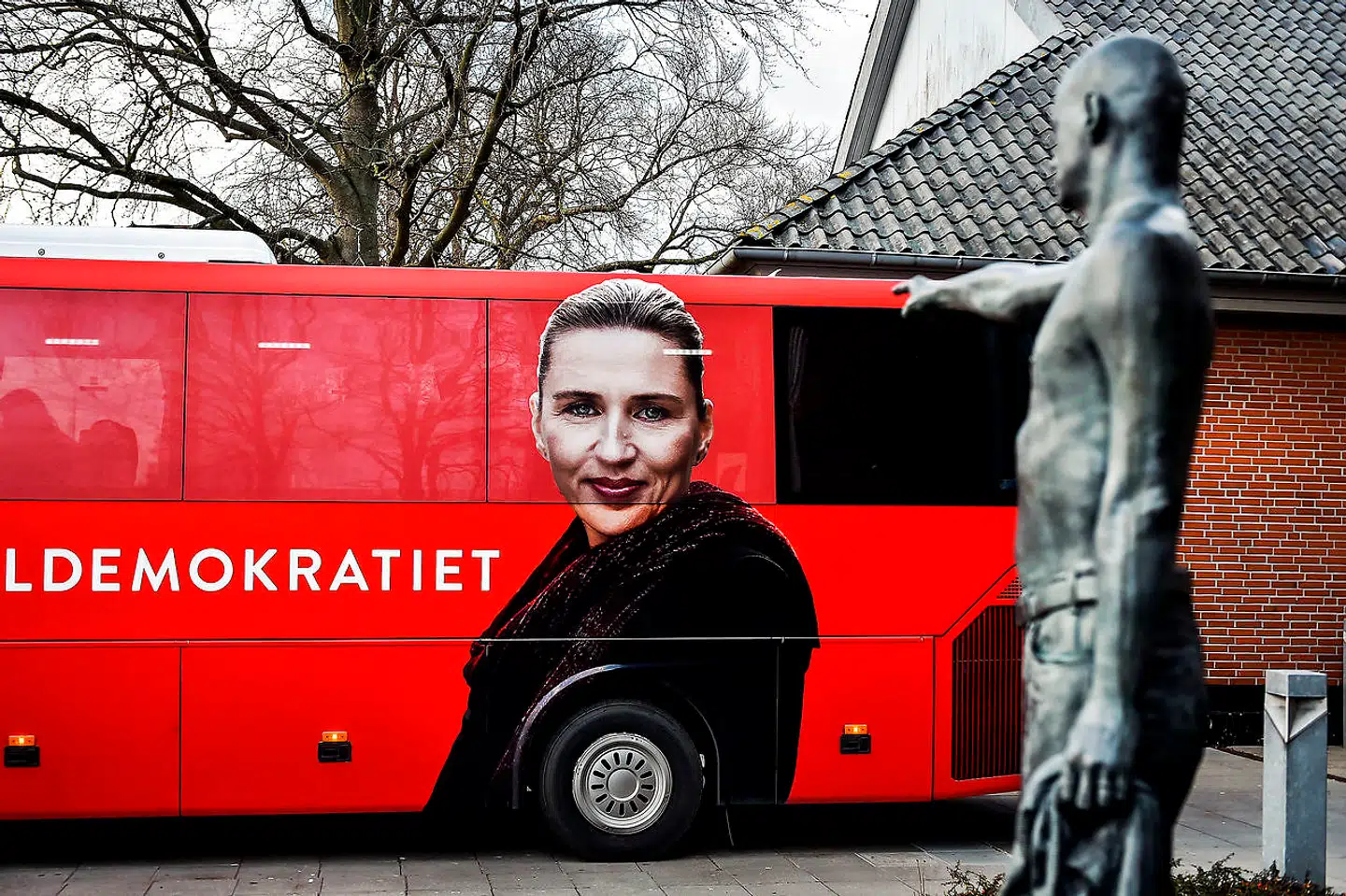 Socialdemokraterne fandt mod slutningen af 2018 Mette-bussen frem. Folketingsvalget kommer senest i juni 2019. Her har bussen - inklusive partiets formand Mette Frederiksen i levende udgave - fundet vej til Sønderborg Statsskole.