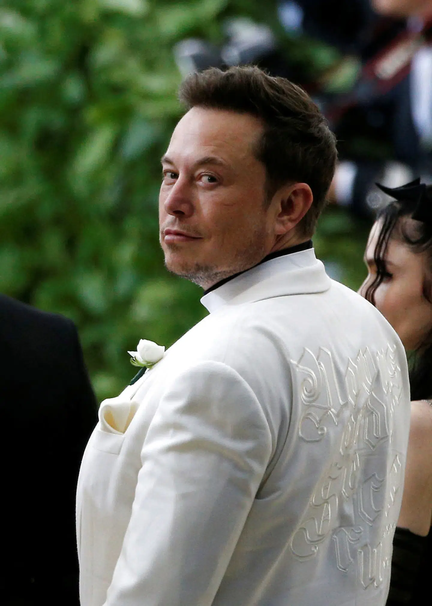 Elon Musk til »Met Gala« i New York i maj 2018. Den rockstjernelignende direktør for Tesla viste sig i 2018 ikke kun at have en ukonventionel CEO-stil i tøj, men også i omgangen med børsfølsomme udmeldinger.