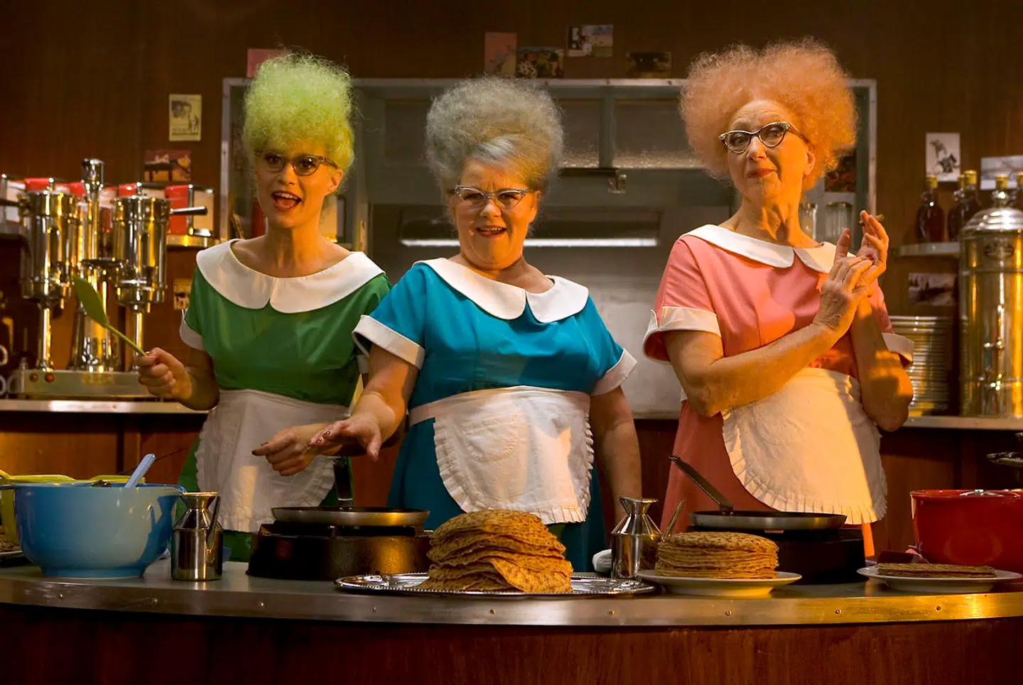 Daimi sammen med Trine Dyrholm og Jytte Abildstrøm i Wikke & Rasmussens film "Der var engang en dreng som fik en lillesøster med vinger".