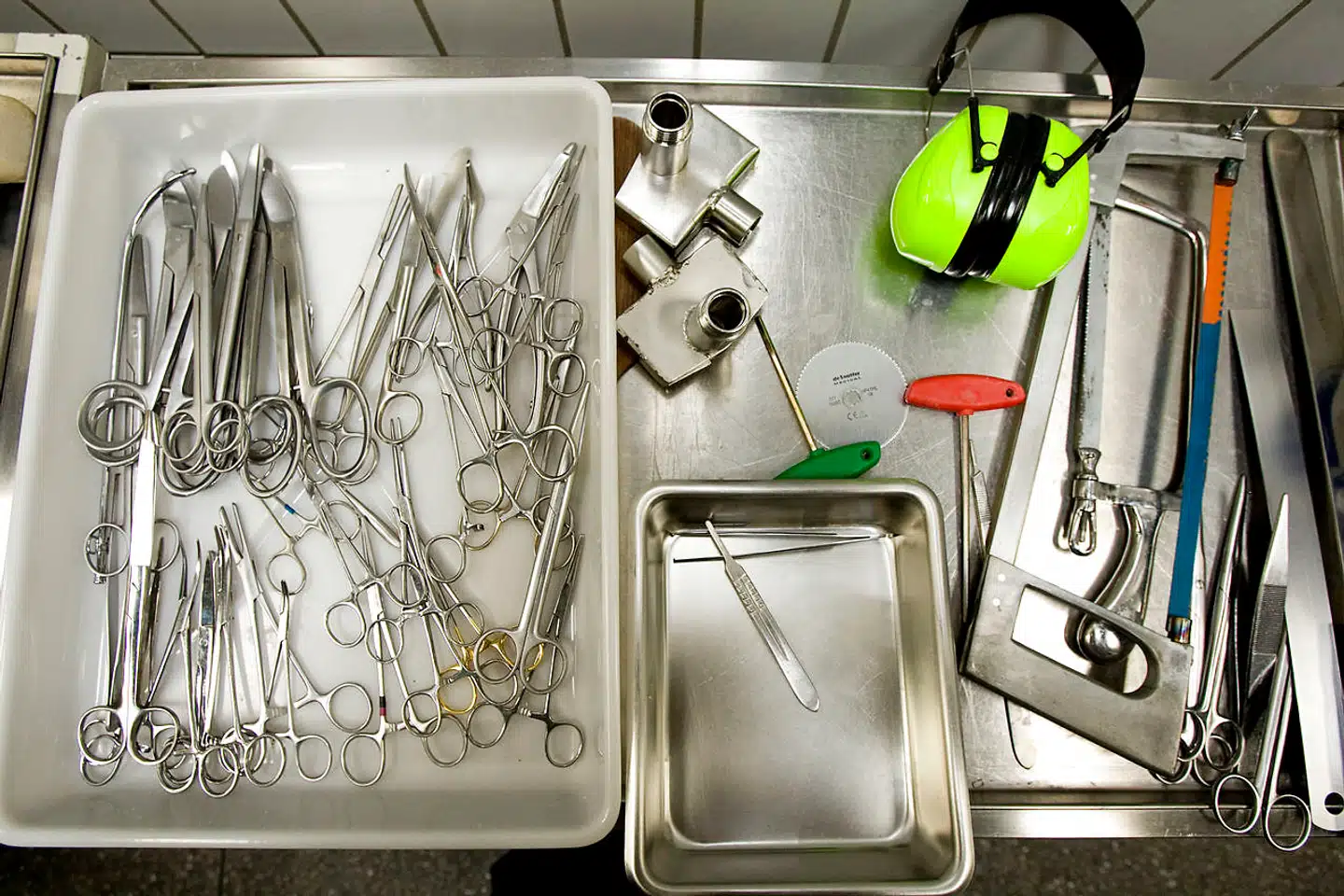 En genetisk fejl, som medførte en alvorlig hjertelidelse, kostede Helle – Martin Hansens kæreste og Victors mor – livet i en ung alder. Dét viste en efterfølgende obduktion, som nu i langt større udstrækning skal være et tilbud til pårørende efter personer, som dør pludseligt og uventet.